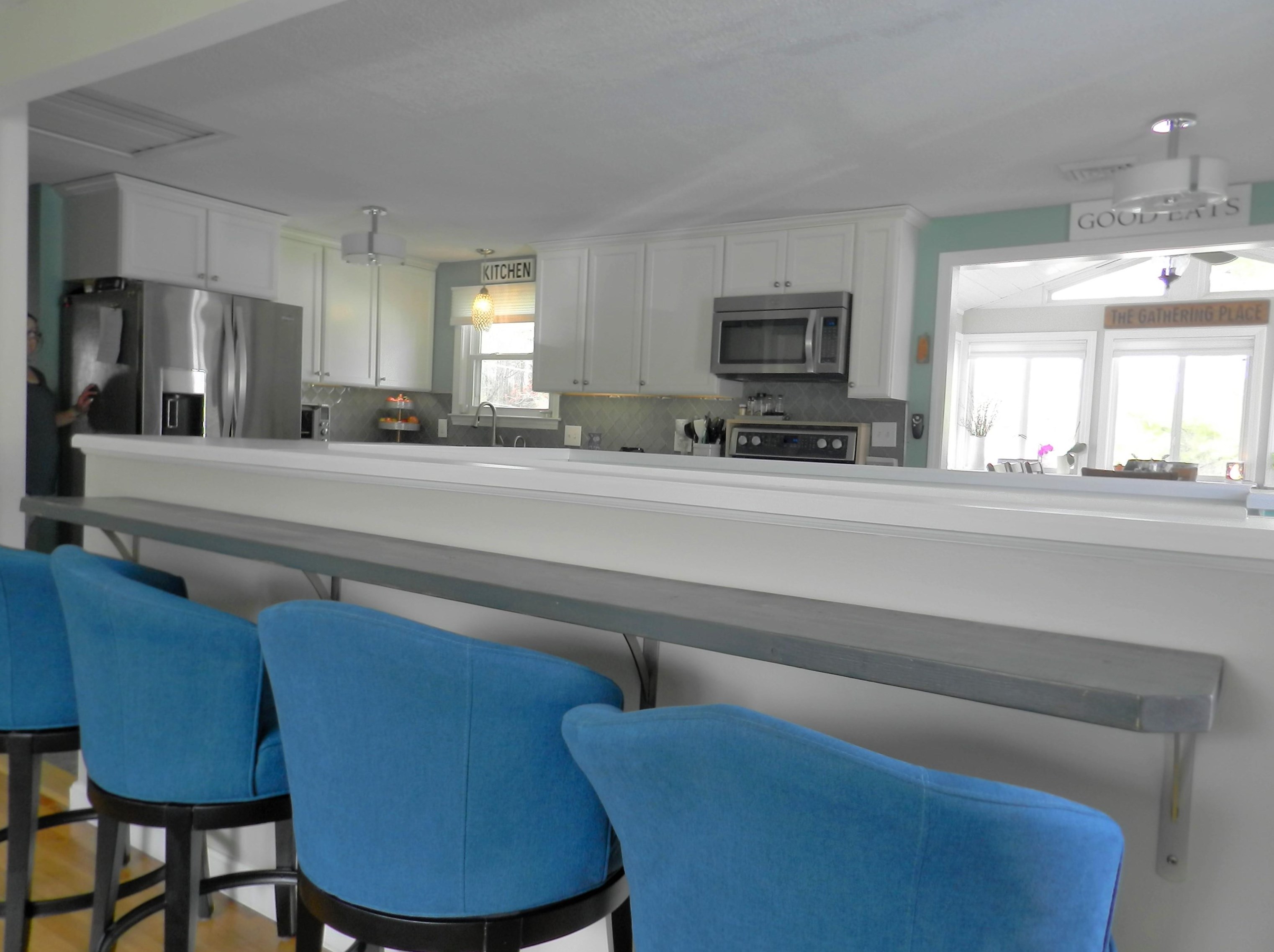 2 Heather St, Manchester NH 03104-2042 exterior