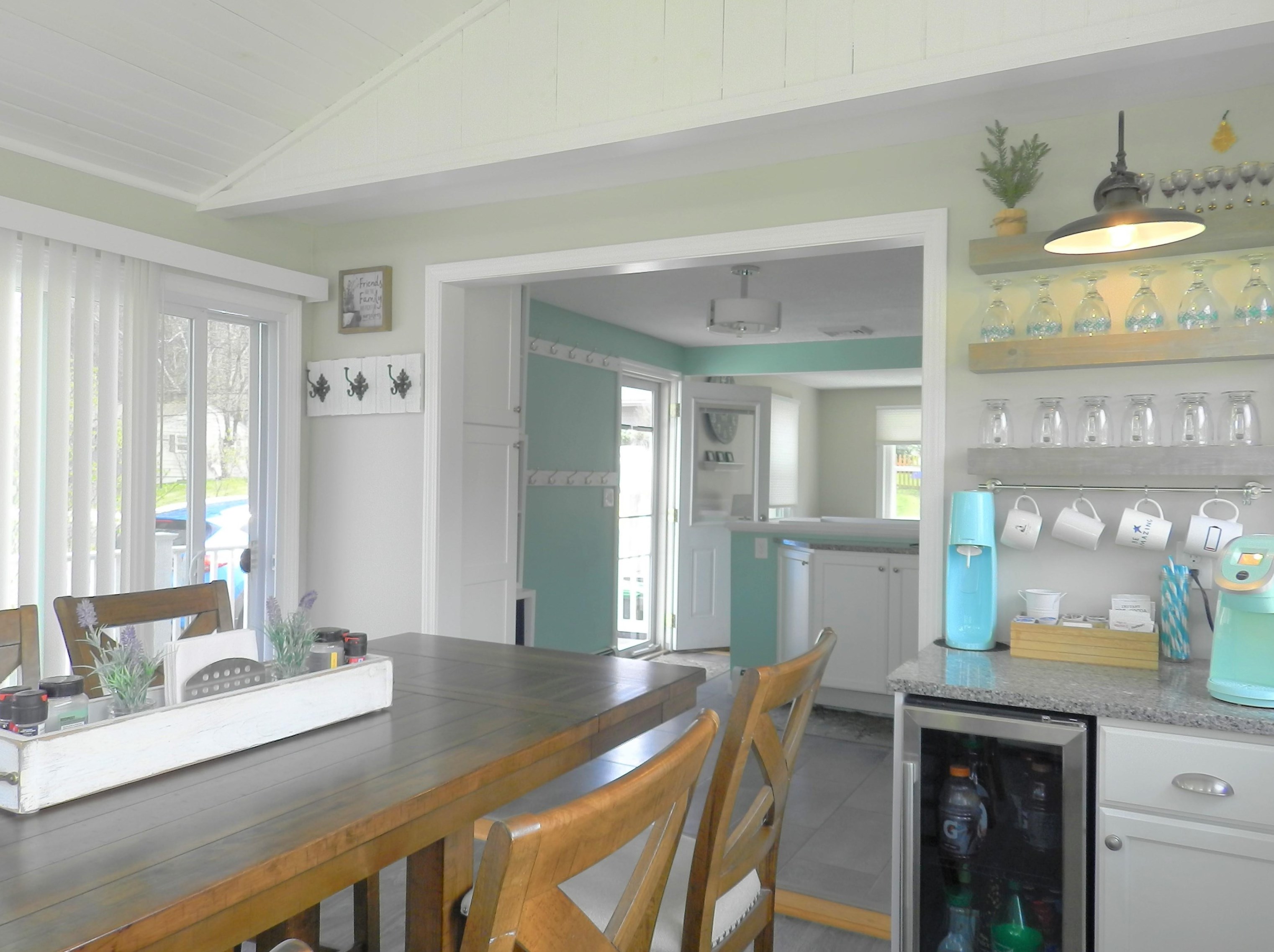 2 Heather St, Manchester NH 03104-2042 exterior