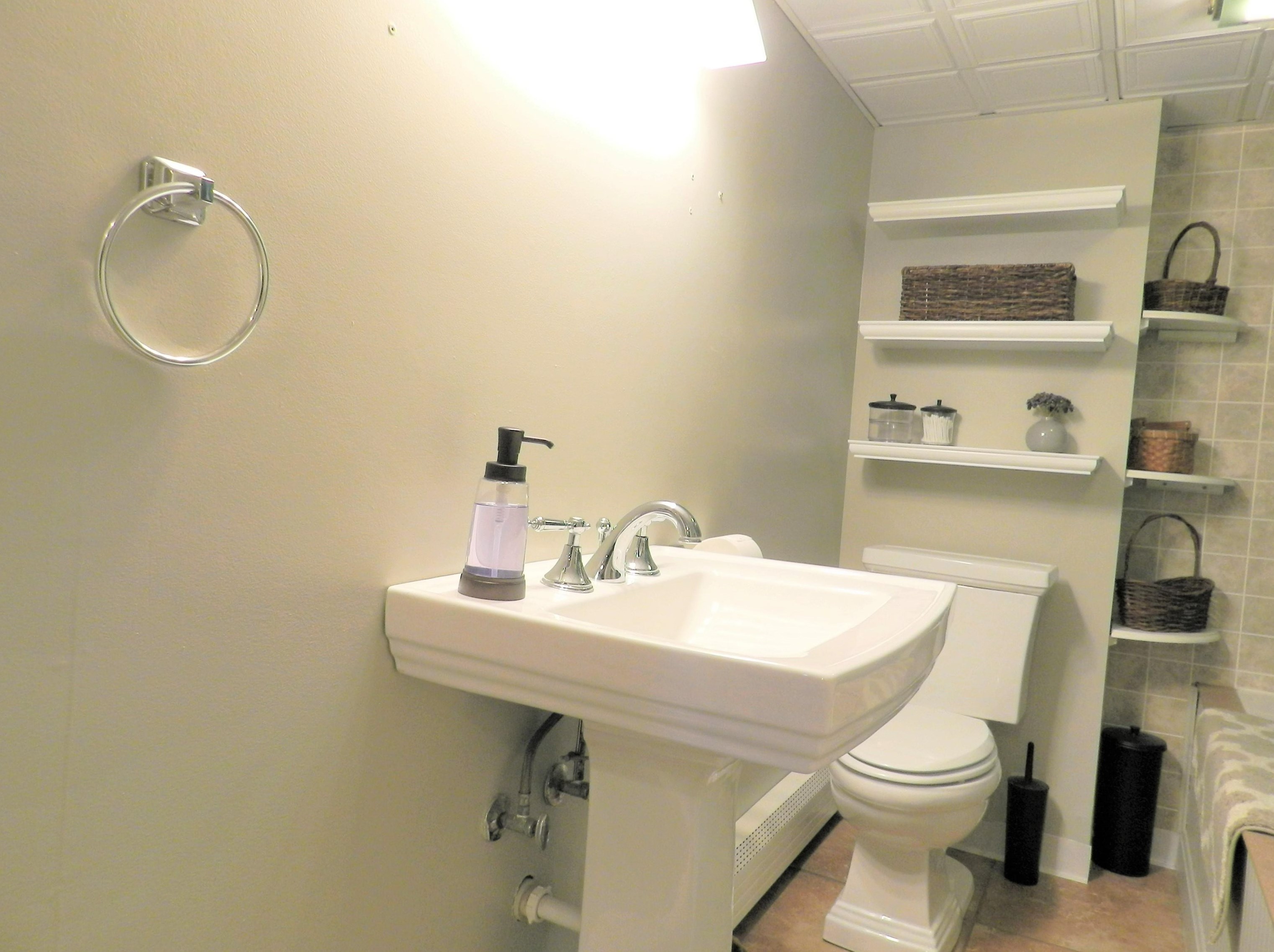 2 Heather St, Manchester NH 03104-2042 exterior