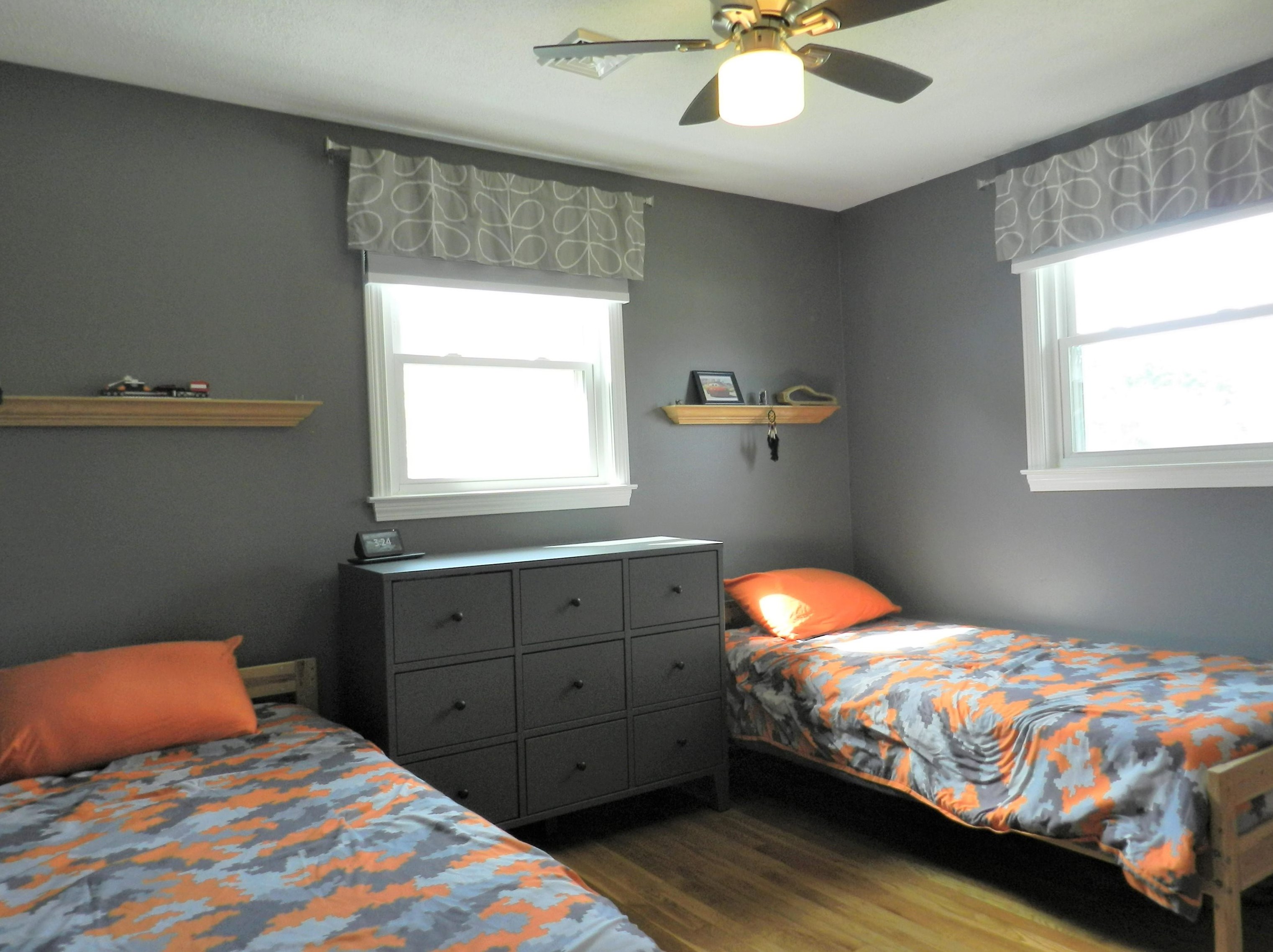 2 Heather St, Manchester NH 03104-2042 exterior