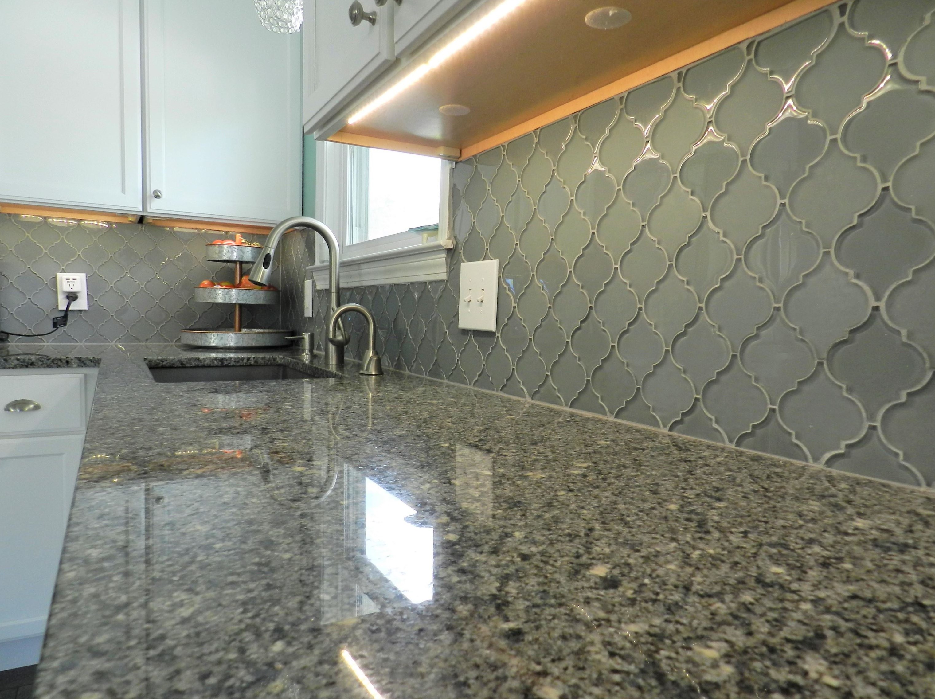 2 Heather St, Manchester NH 03104-2042 exterior