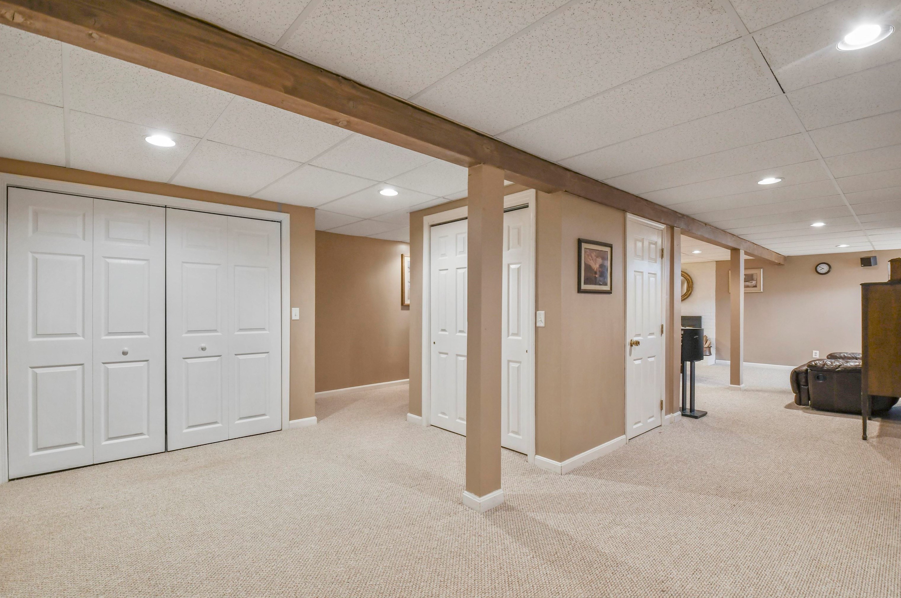 36 Cedar St, Hudson NH  03051-4716 exterior
