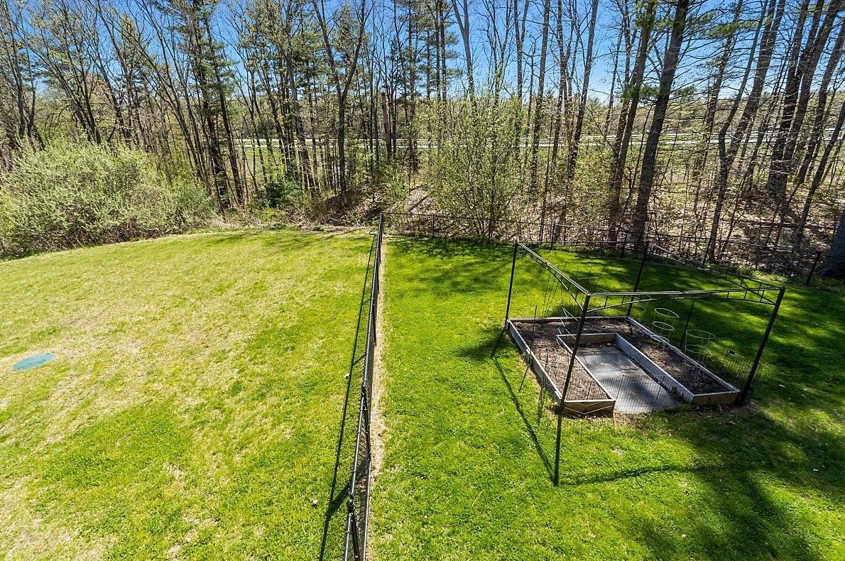 16 Johnson Rd, Windham NH  03087-2129 exterior