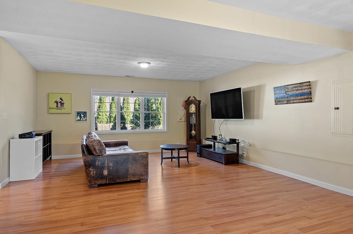 16 Johnson Rd, Windham NH  03087-2129 exterior