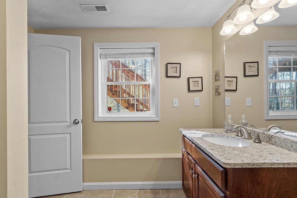 16 Johnson Rd, Windham NH  03087-2129 exterior