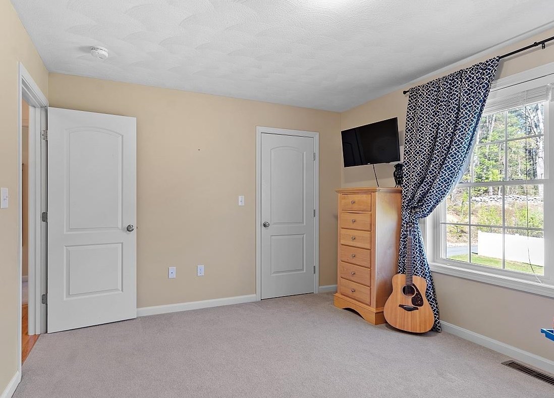 16 Johnson Rd, Windham NH  03087-2129 exterior