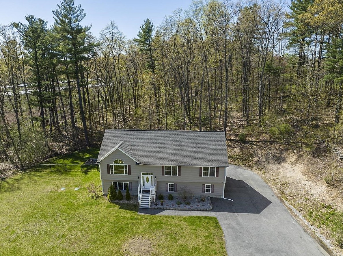 16 Johnson Rd, Windham NH  03087-2129 exterior