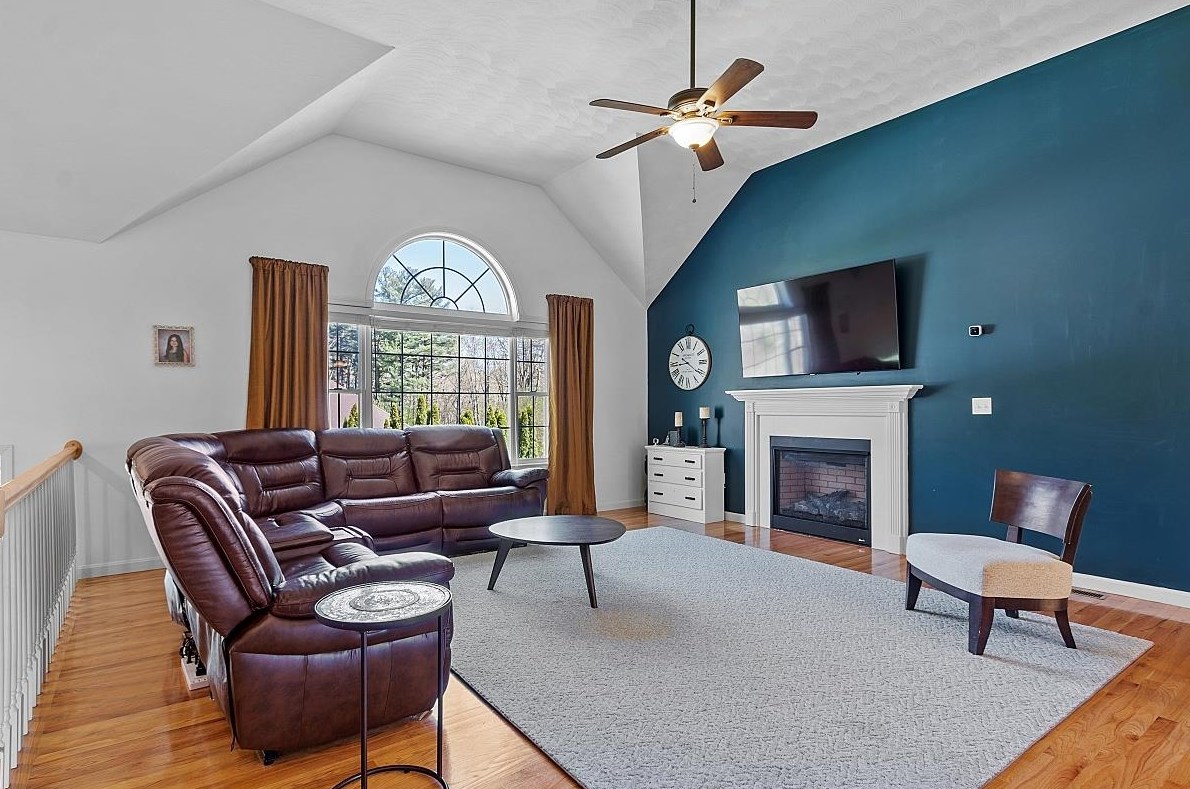 16 Johnson Rd, Windham NH  03087-2129 exterior