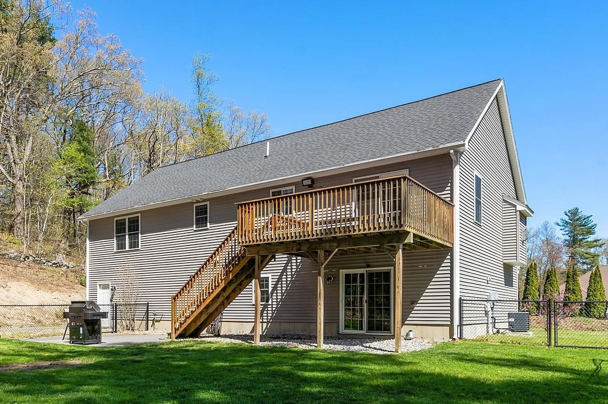 16 Johnson Rd, Windham NH  03087-2129 exterior