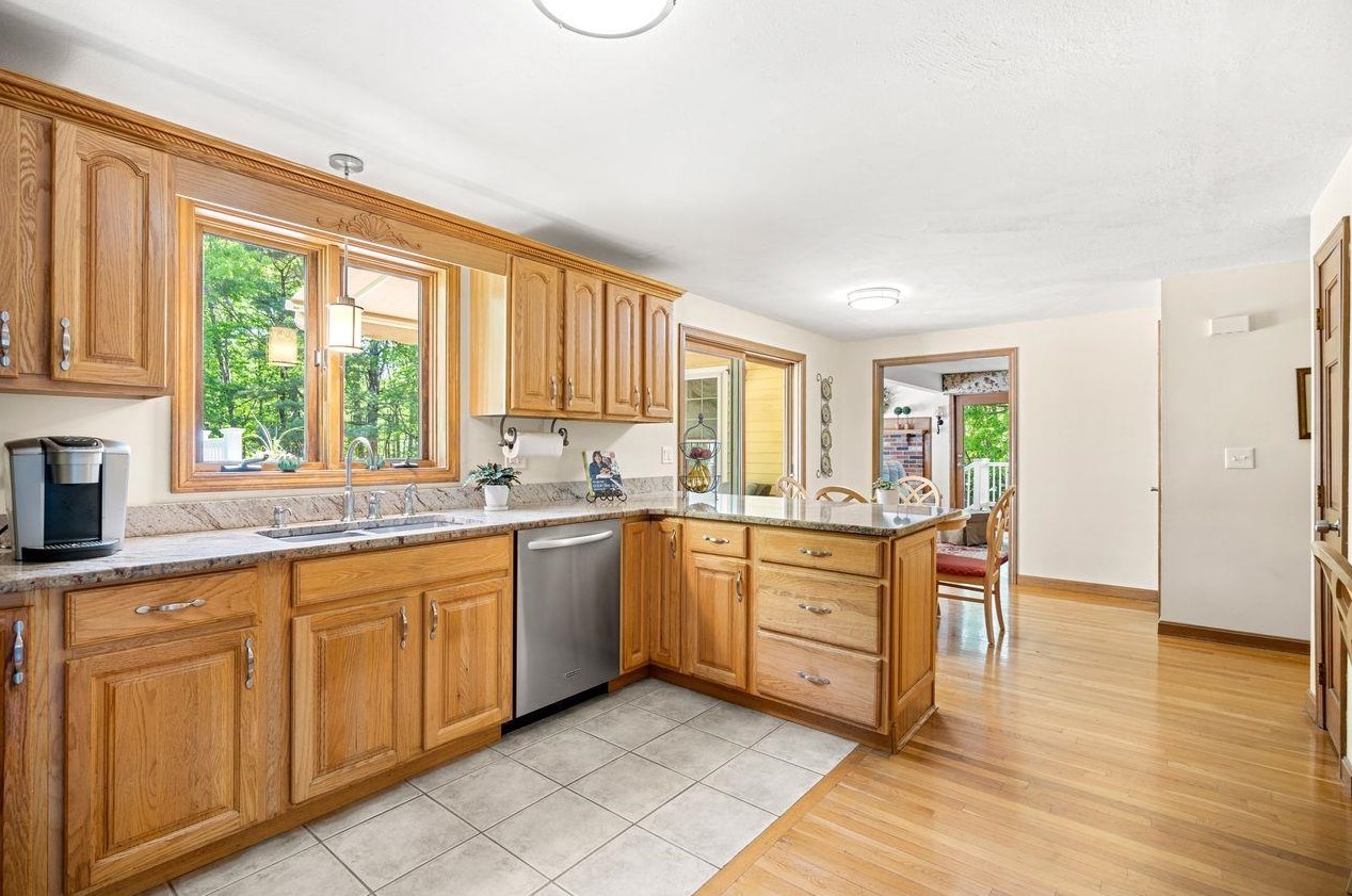 5 4 Winds Rd, Merrimack NH 03054-6804 exterior