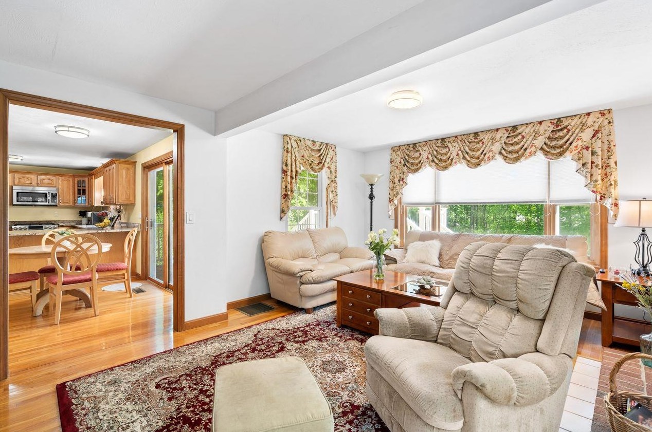 5 4 Winds Rd, Merrimack NH 03054-6804 exterior