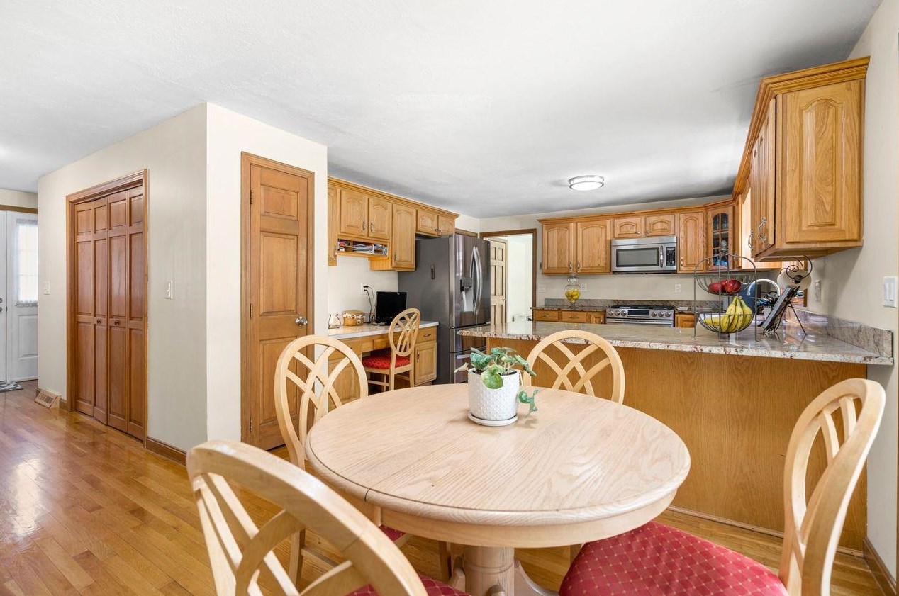 5 4 Winds Rd, Merrimack NH 03054-6804 exterior