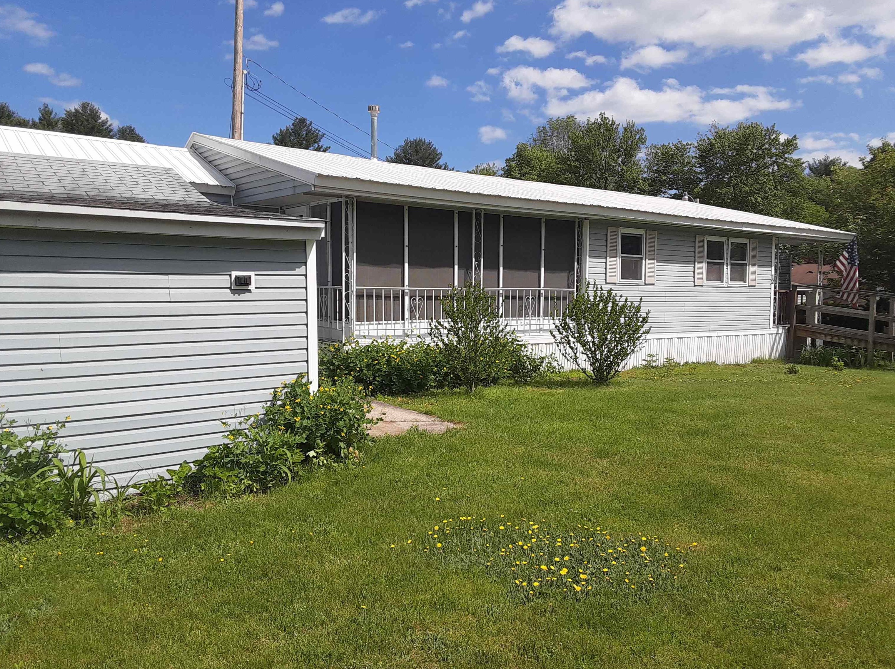 12 Mobile Dr, Hudson NH  03051-3979 exterior