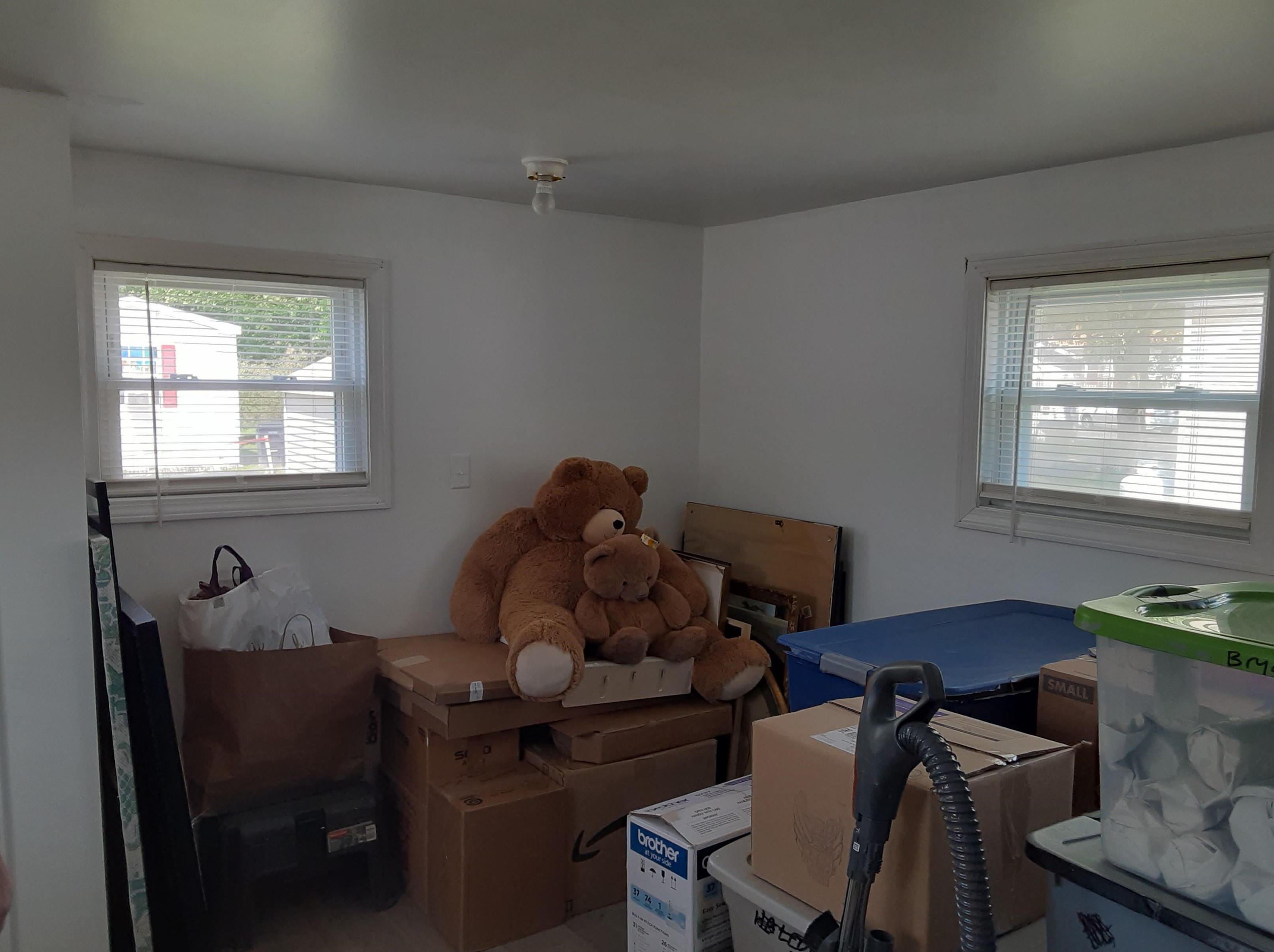 12 Mobile Dr, Hudson NH  03051-3909 exterior