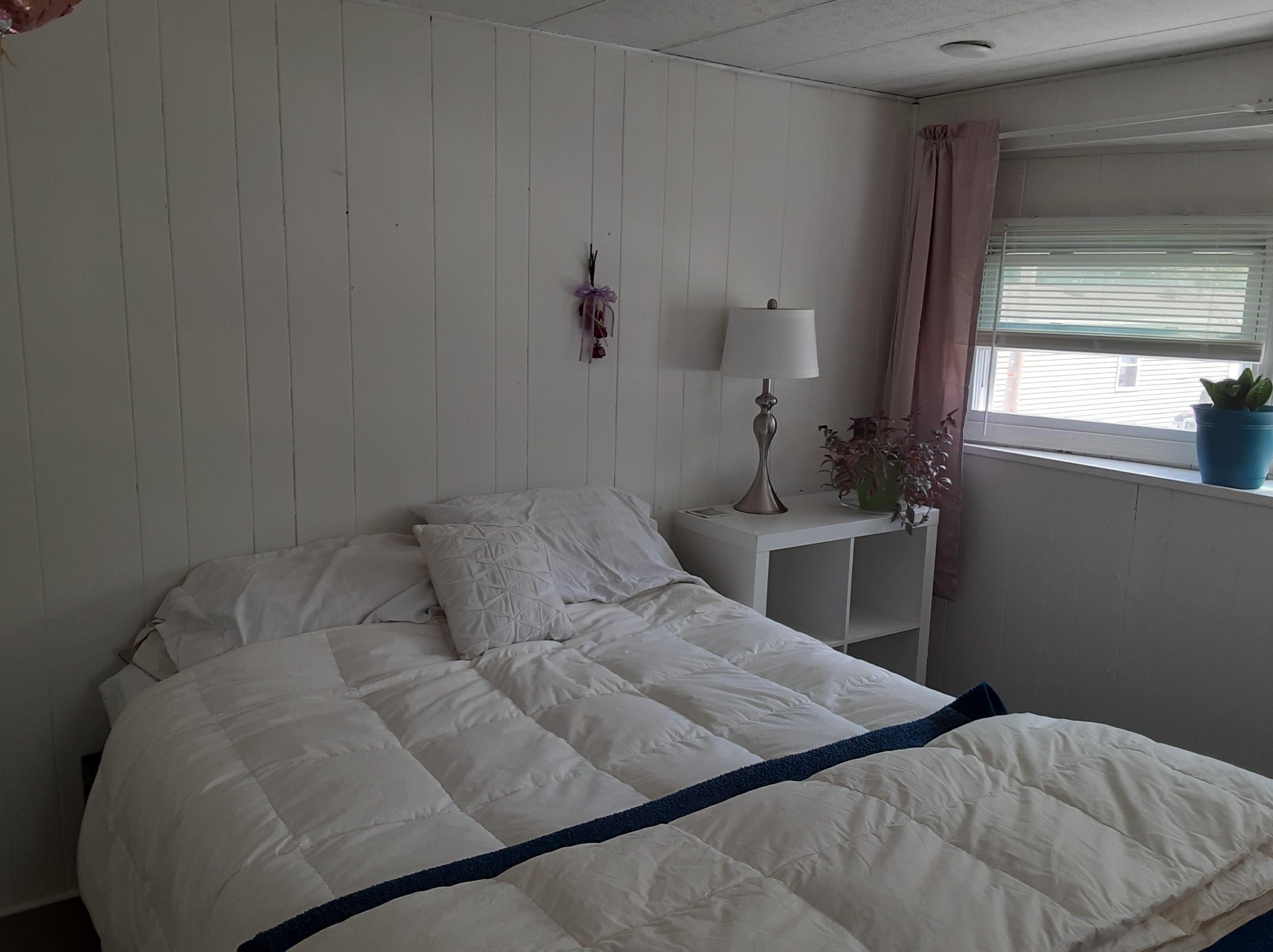 12 Mobile Dr, Hudson NH  03051-3909 exterior