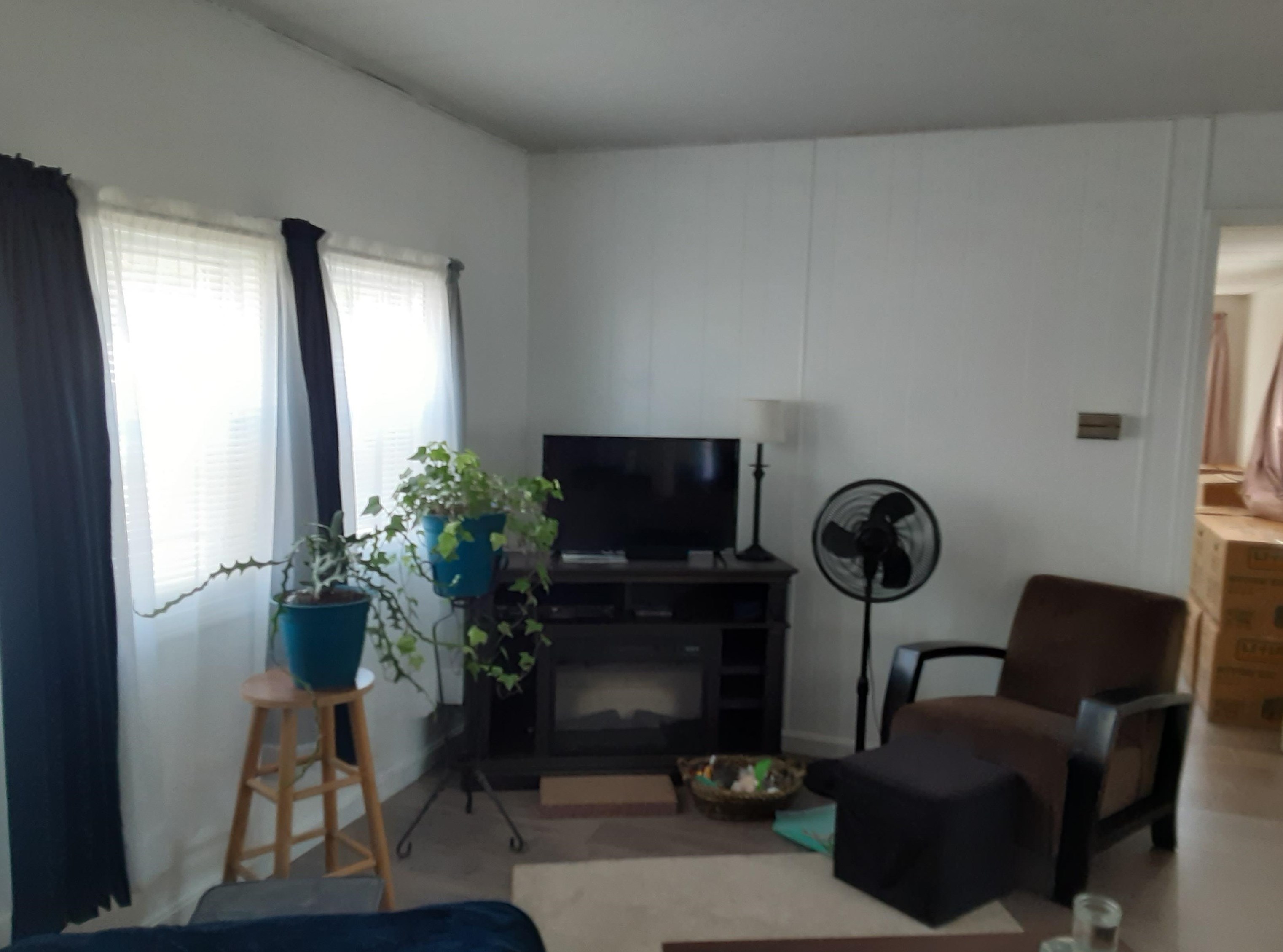 12 Mobile Dr, Hudson NH  03051-3909 exterior