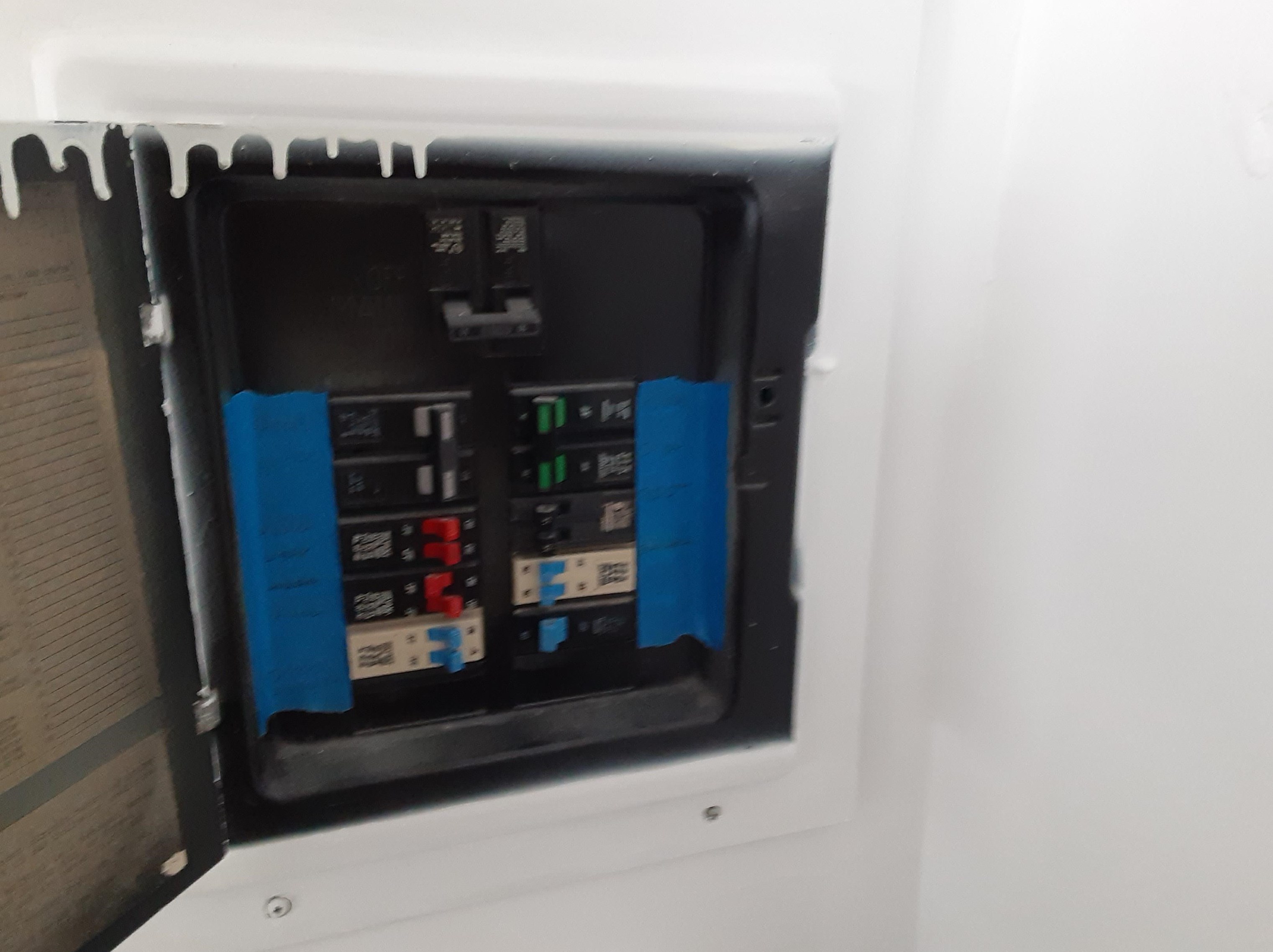 12 Mobile Dr, Hudson NH  03051-3909 exterior