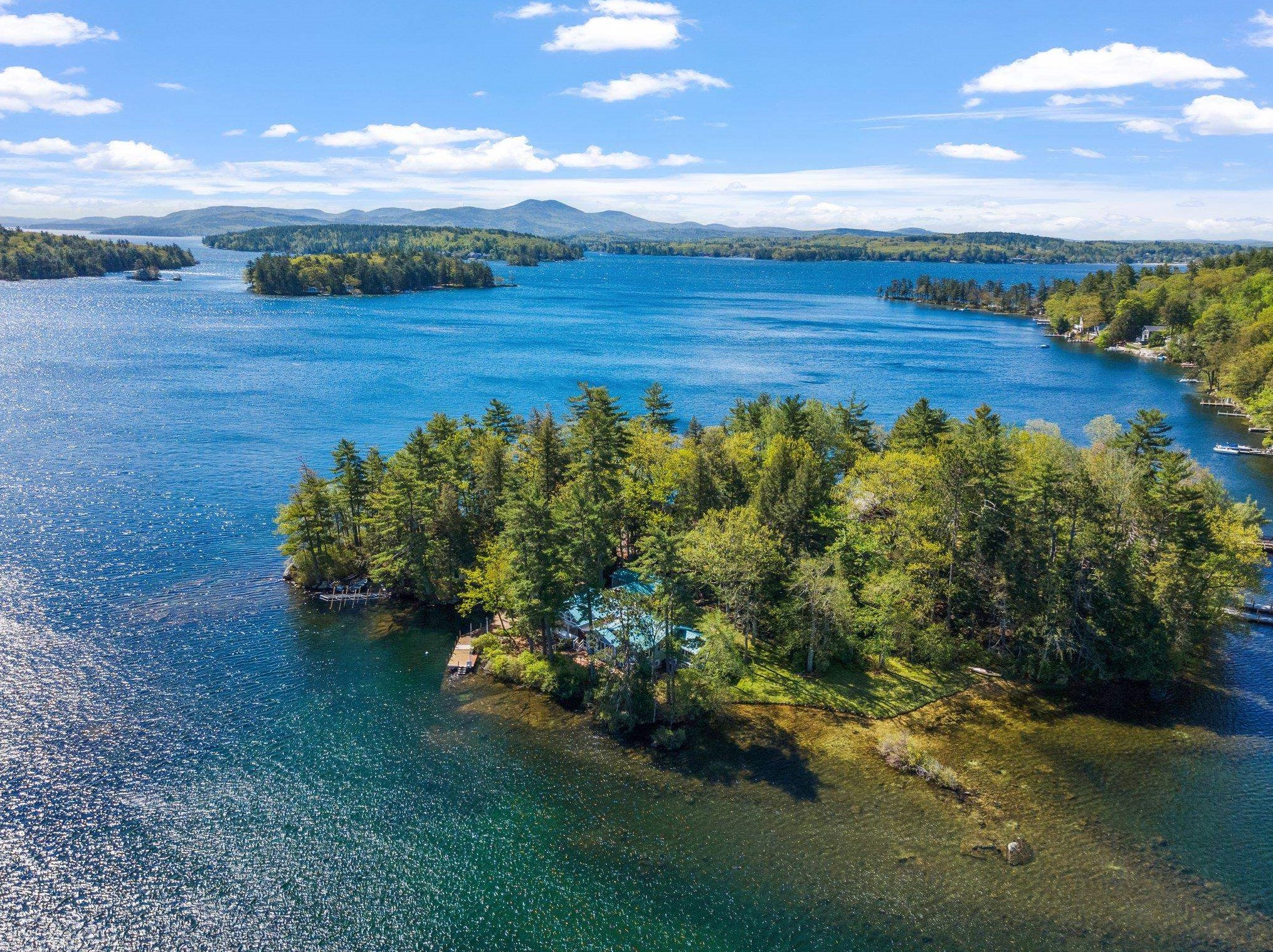 40 Oak Island Rd, Meredith NH  03253-6731 exterior