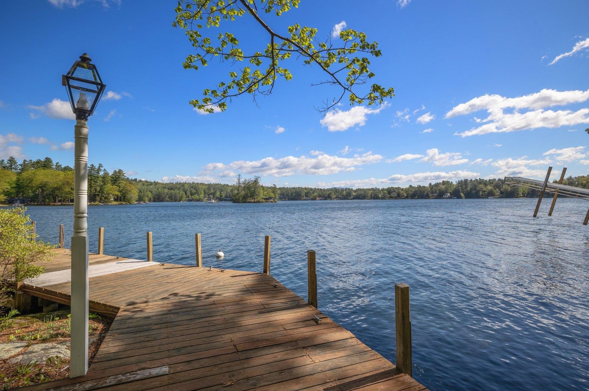 40 Oak Island Rd, Meredith NH  03253-6731 exterior
