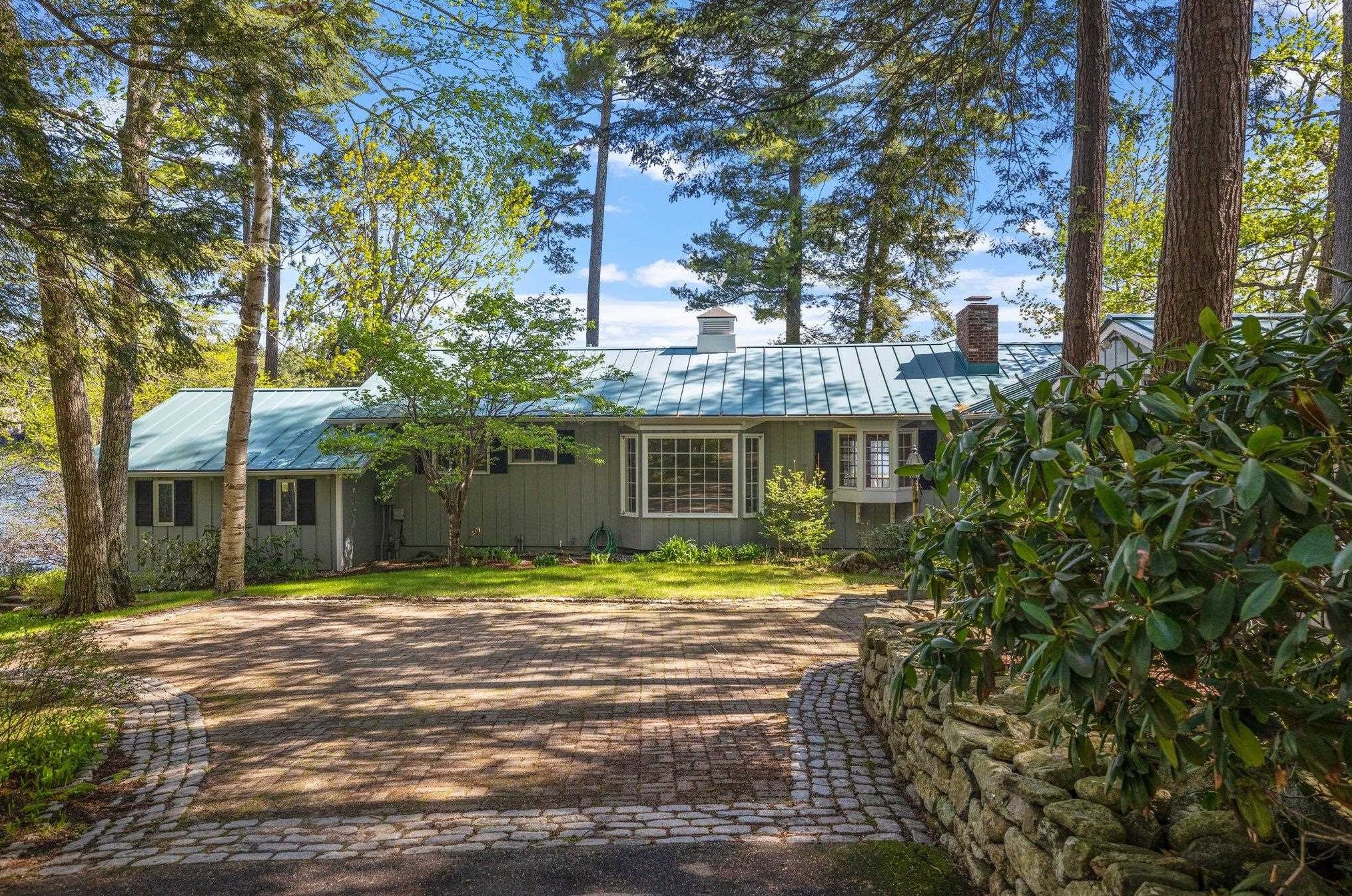 40 Oak Island Rd, Meredith NH  03253-6731 exterior