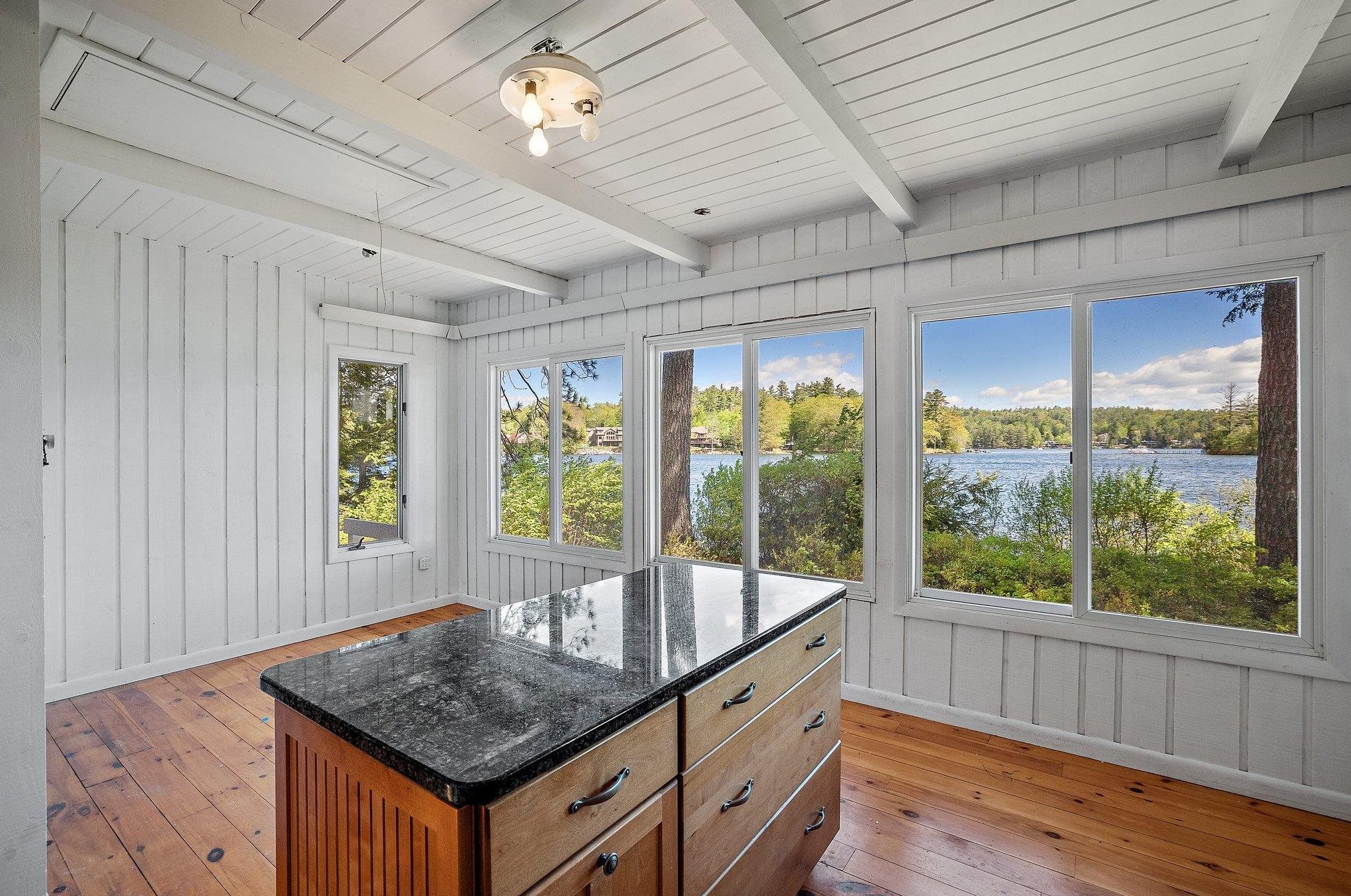 40 Oak Island Rd, Meredith NH  03253-6731 exterior