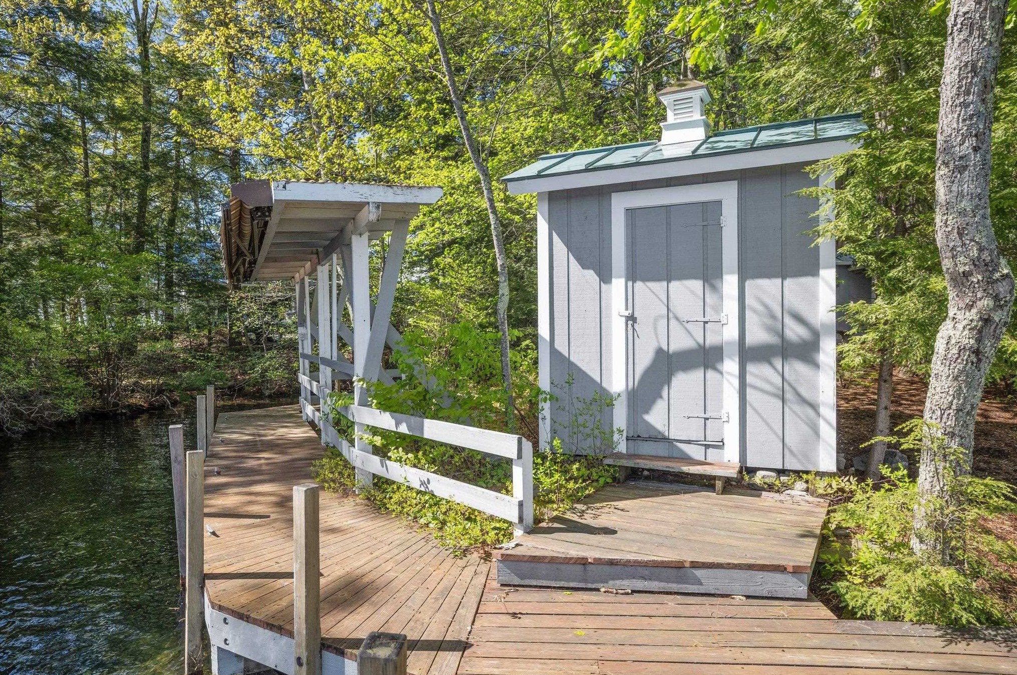 40 Oak Island Rd, Meredith NH  03253-6731 exterior