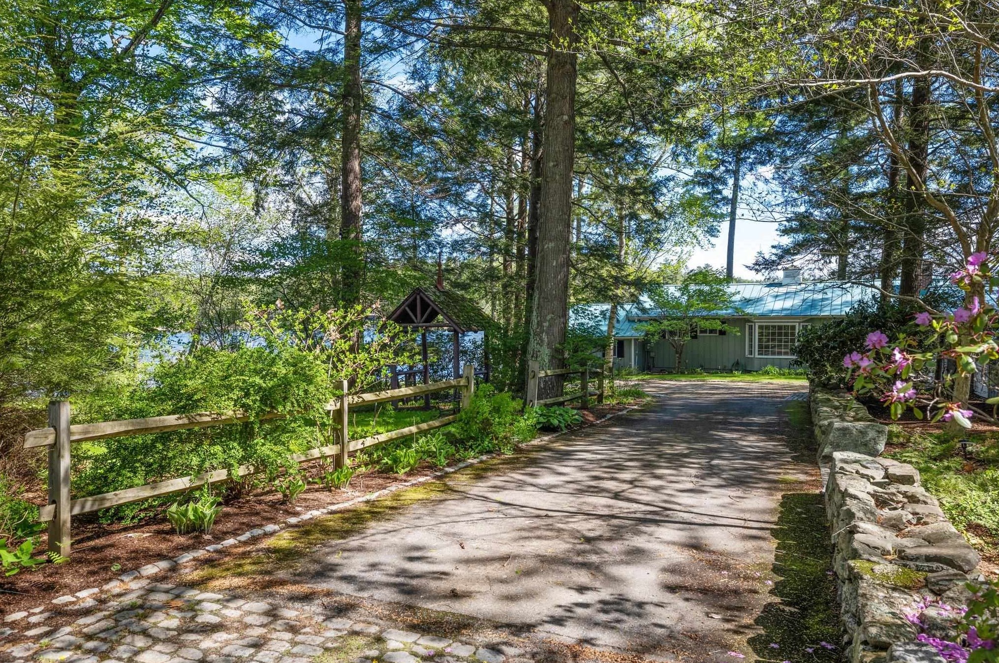 40 Oak Island Rd, Meredith NH  03253-6731 exterior