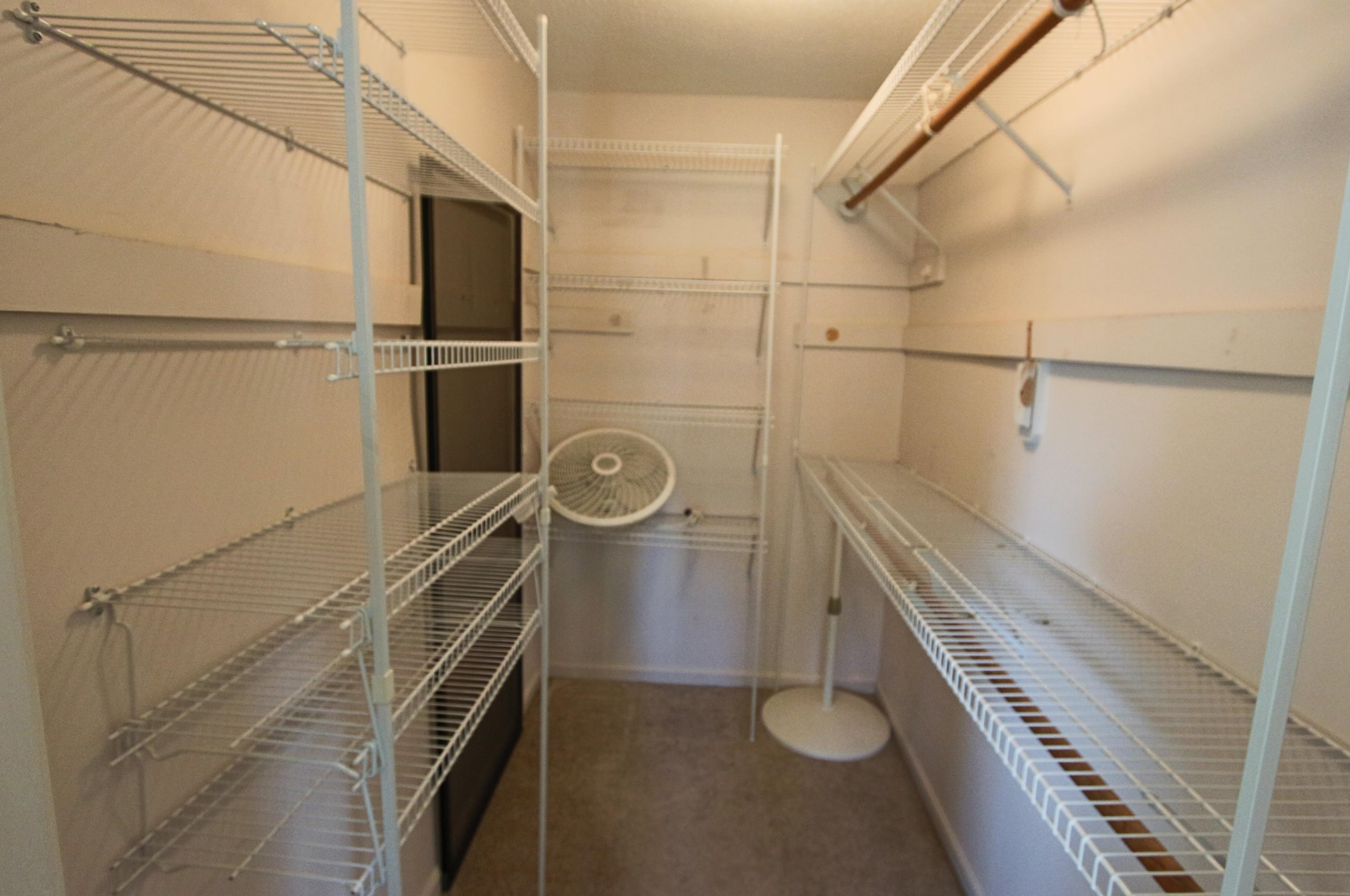 17 Riviera Rd, Hudson NH  03051-3372 exterior