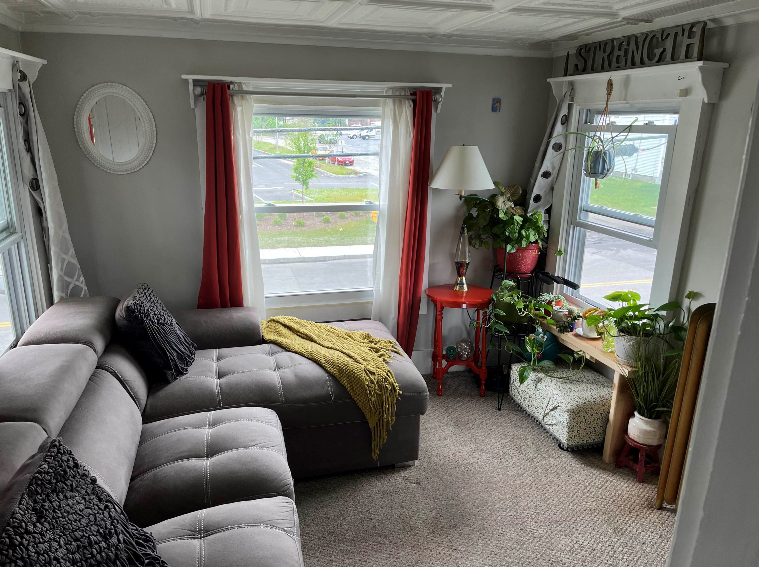 247 Mammoth Rd, Manchester NH 03109-4129 exterior