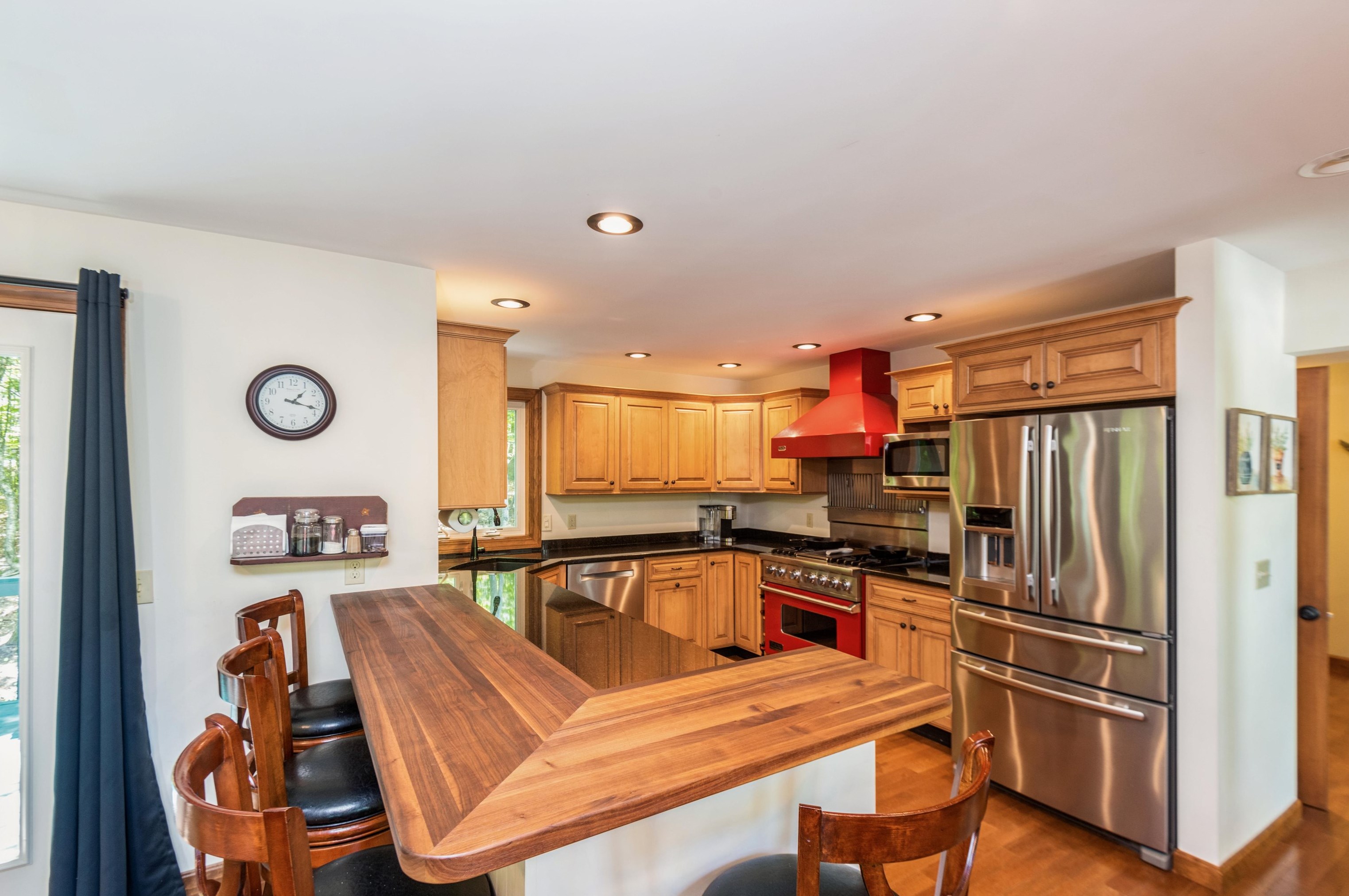 4 Eagle Ledge Rd, Meredith NH  03253-4505 exterior