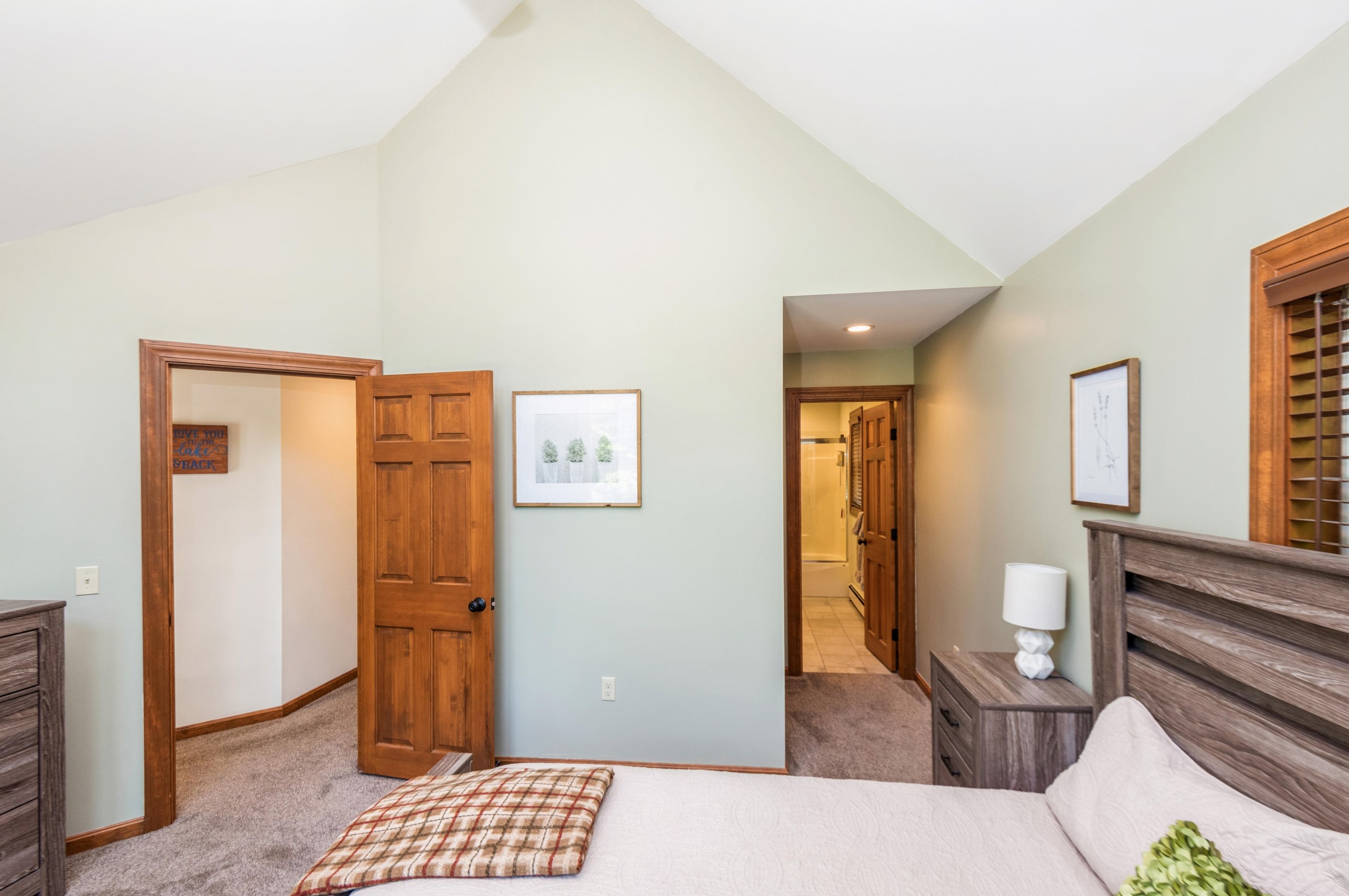 4 Eagle Ledge Rd, Meredith NH  03253-4505 exterior