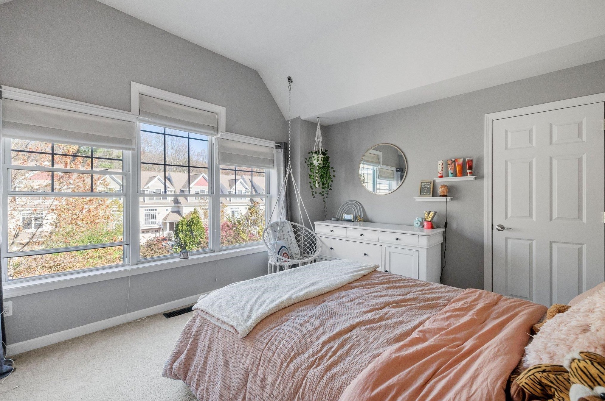 7 Hackett Hl Rd, Manchester NH 03106-2516 exterior