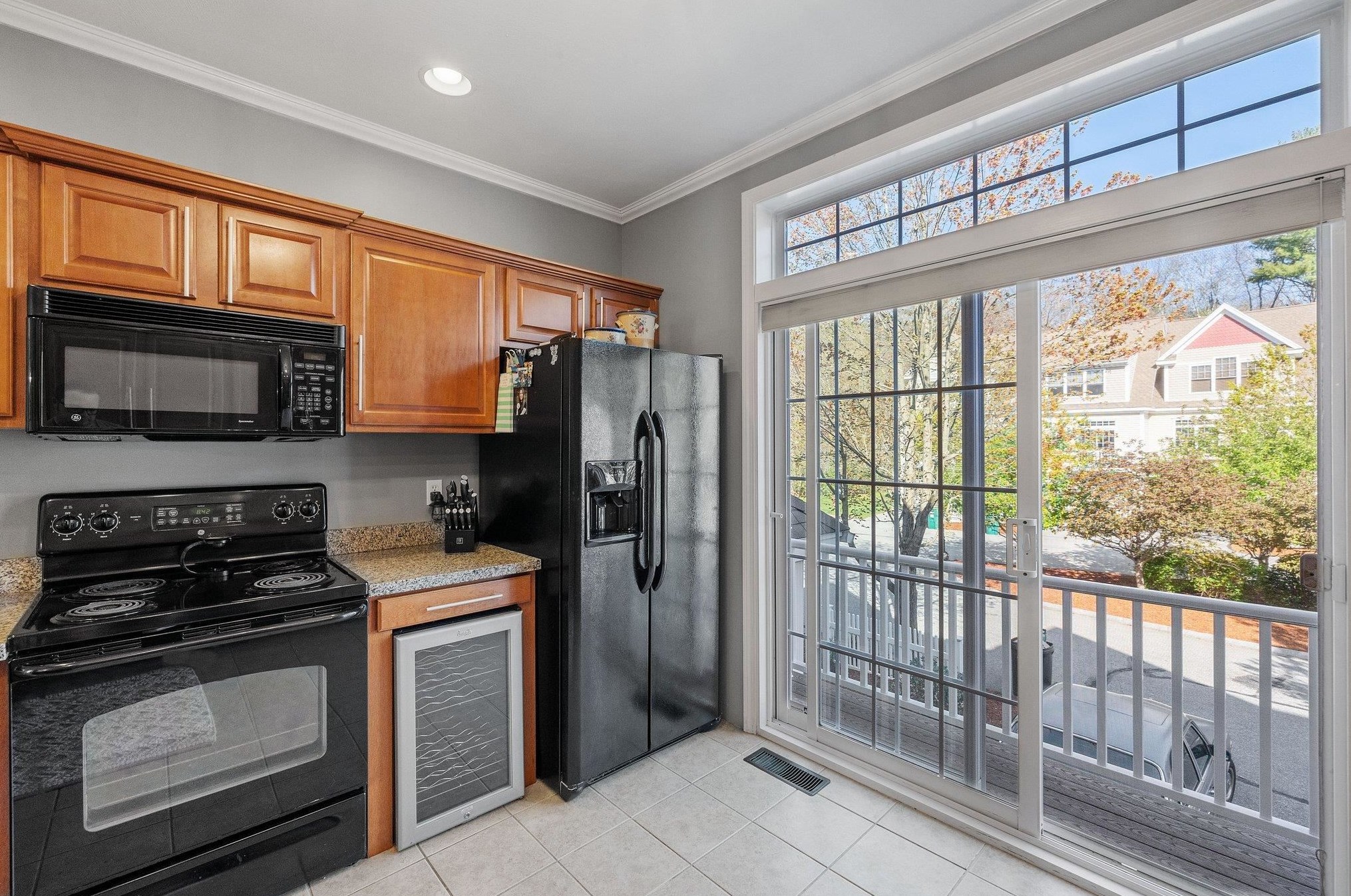 7 Hackett Hl Rd, Manchester NH 03106-2516 exterior