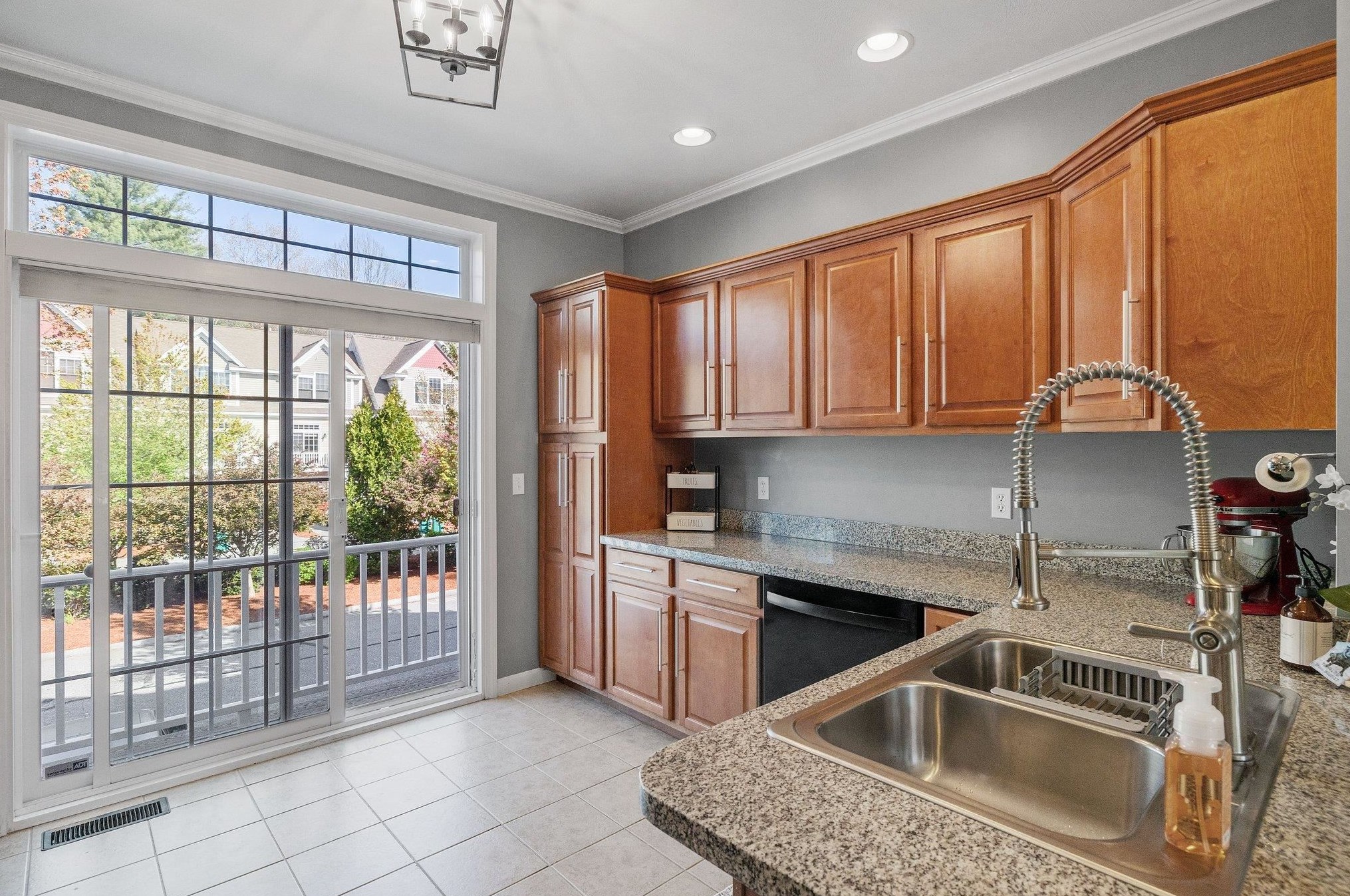 7 Hackett Hl Rd, Manchester NH 03106-2516 exterior