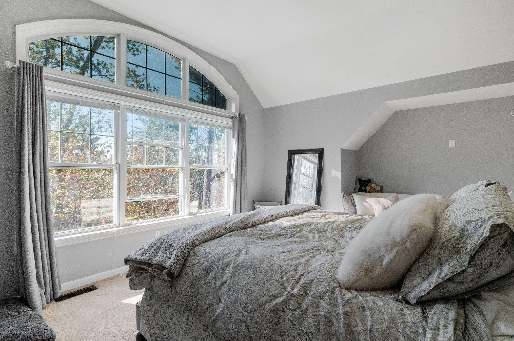 7 Hackett Hl Rd, Manchester NH 03106-2516 exterior