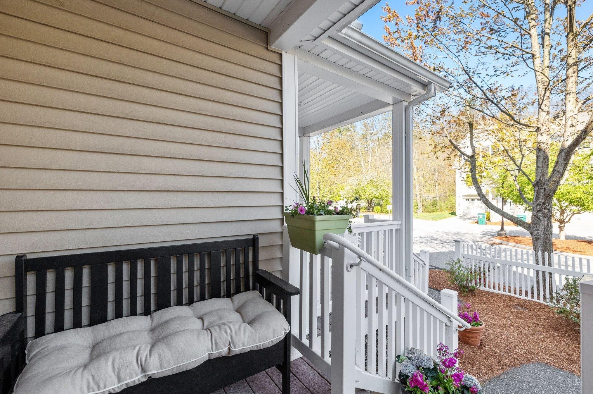 7 Hackett Hl Rd, Manchester NH 03106-2516 exterior