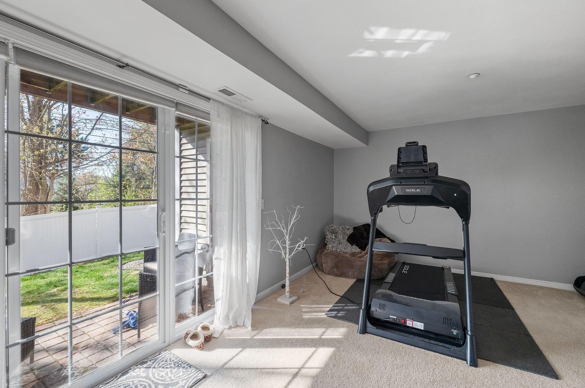 7 Hackett Hl Rd, Manchester NH 03106-2516 exterior