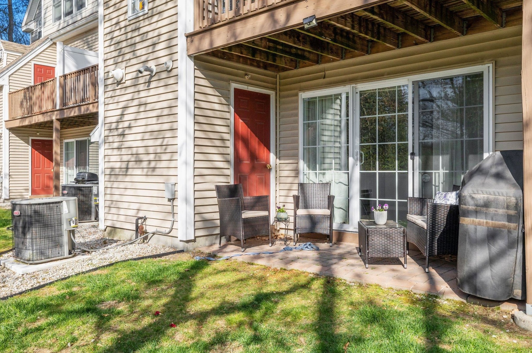 7 Hackett Hl Rd, Manchester NH 03106-2516 exterior