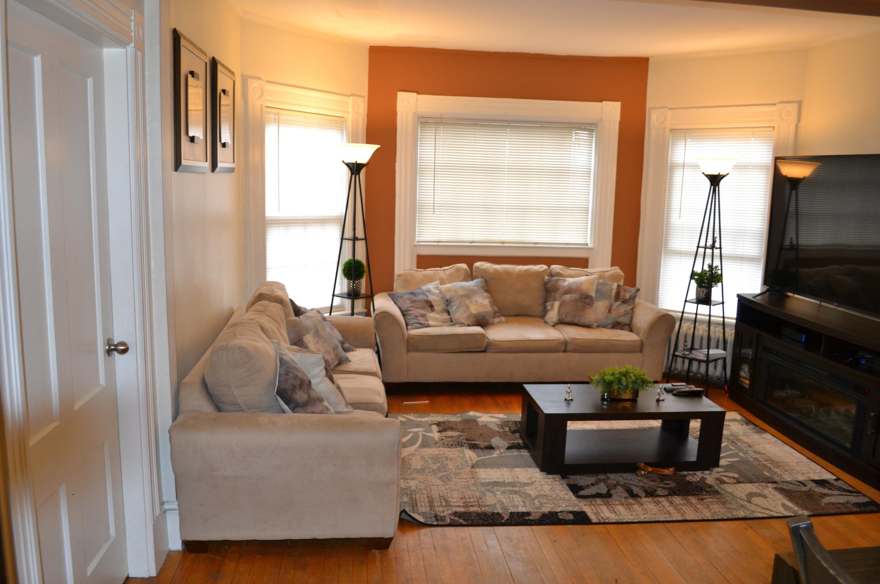 1328 Candia Rd, Manchester NH 03109-5715 exterior