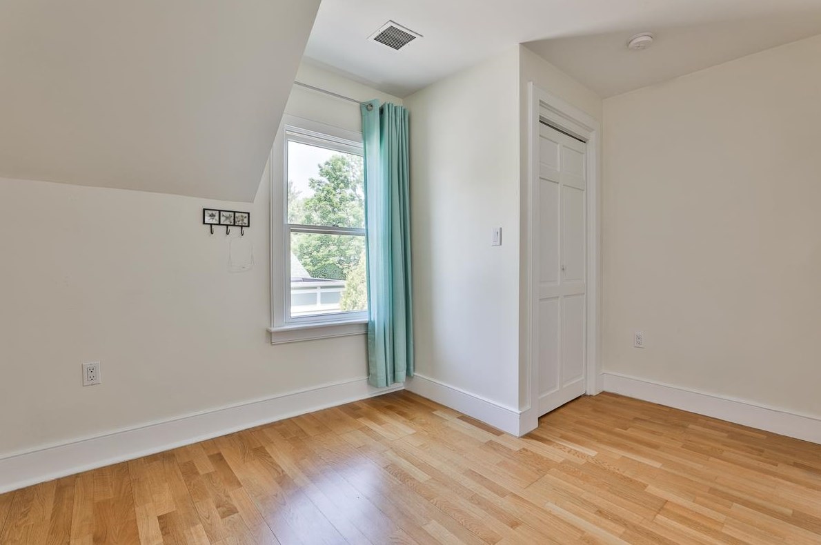 119 Woodland Ave, Manchester NH 03109-4454 exterior