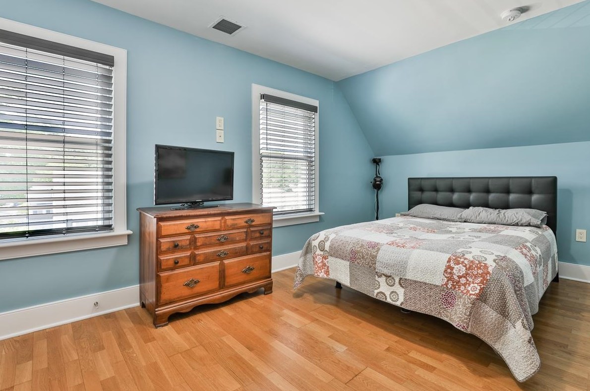 119 Woodland Ave, Manchester NH 03109-4454 exterior