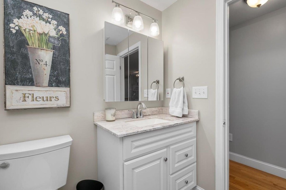 44 Joanne Dr, Manchester NH 03106-2007 exterior