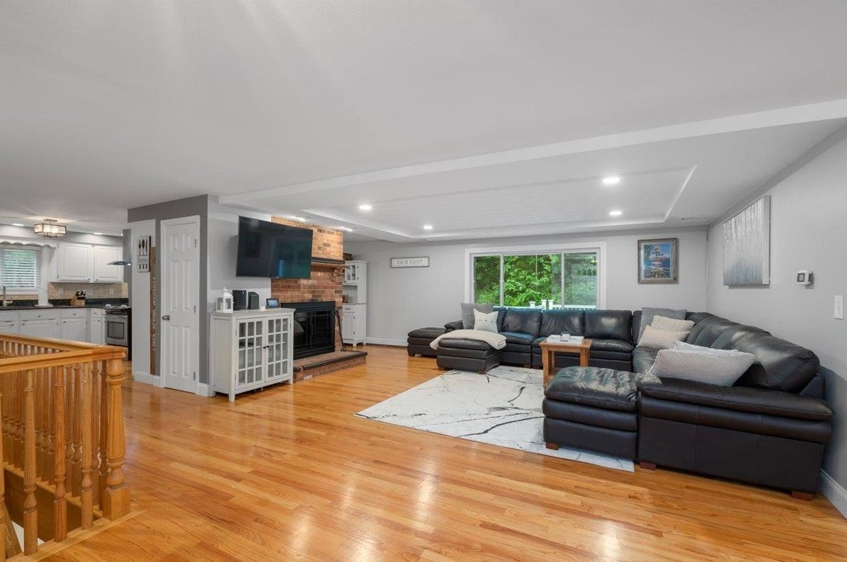 44 Joanne Dr, Manchester NH 03106-2007 exterior