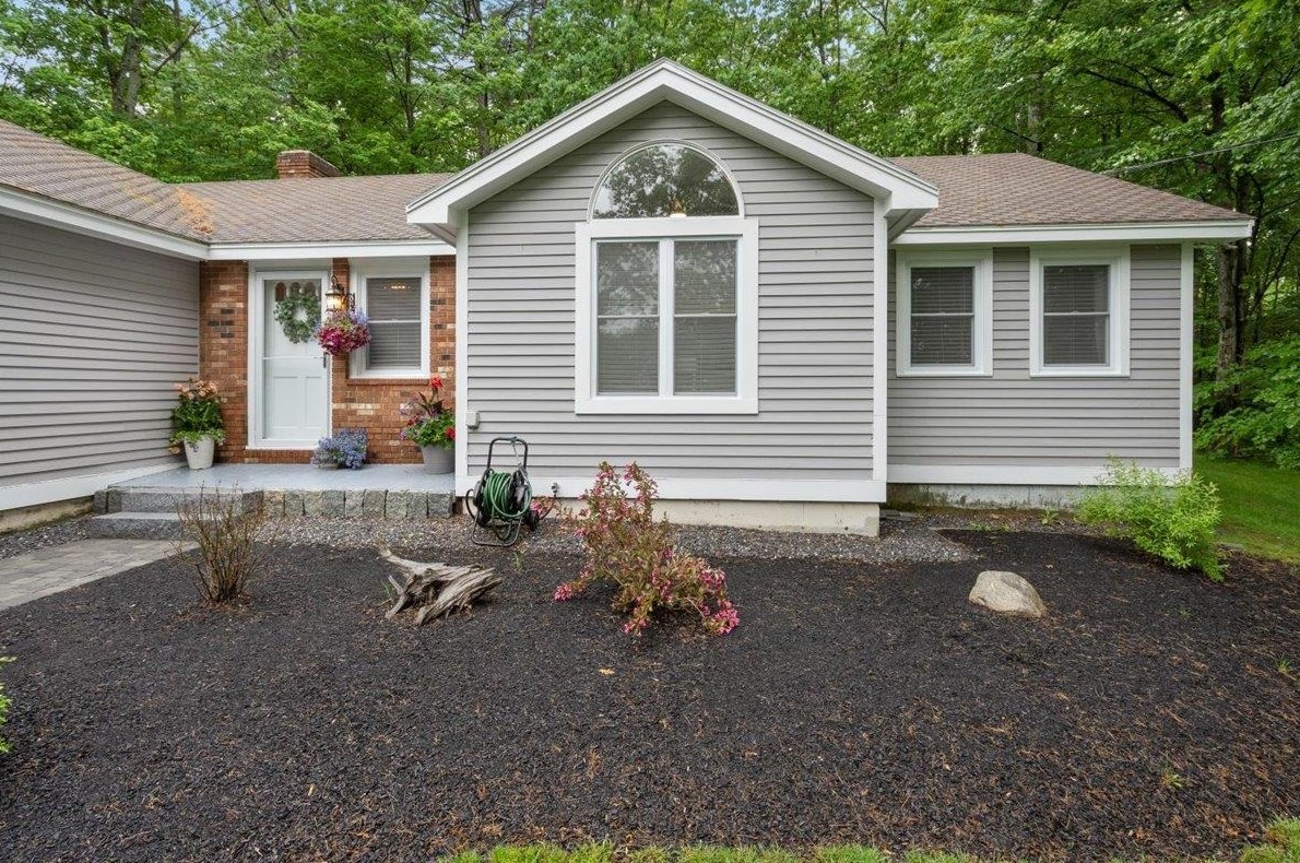 44 Joanne Dr, Manchester NH 03106-2007 exterior