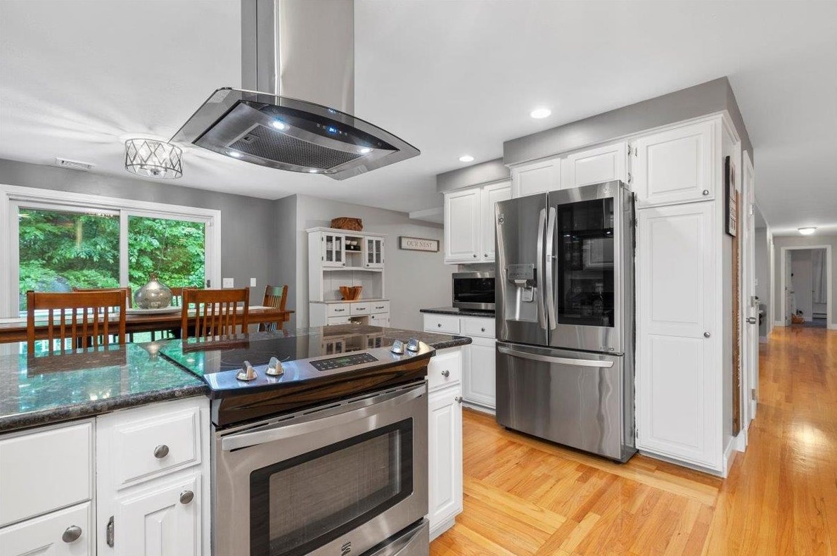 44 Joanne Dr, Manchester NH 03106-2007 exterior