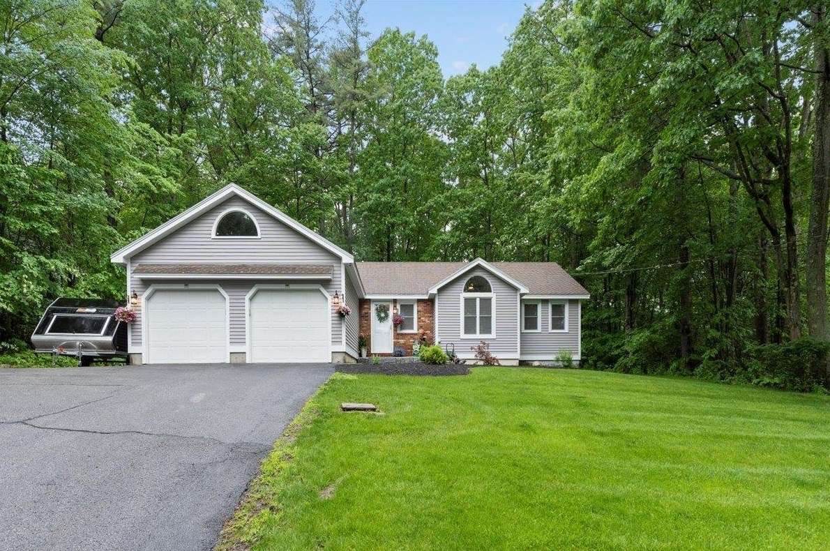 44 Joanne Dr, Manchester NH 03106-2007 exterior