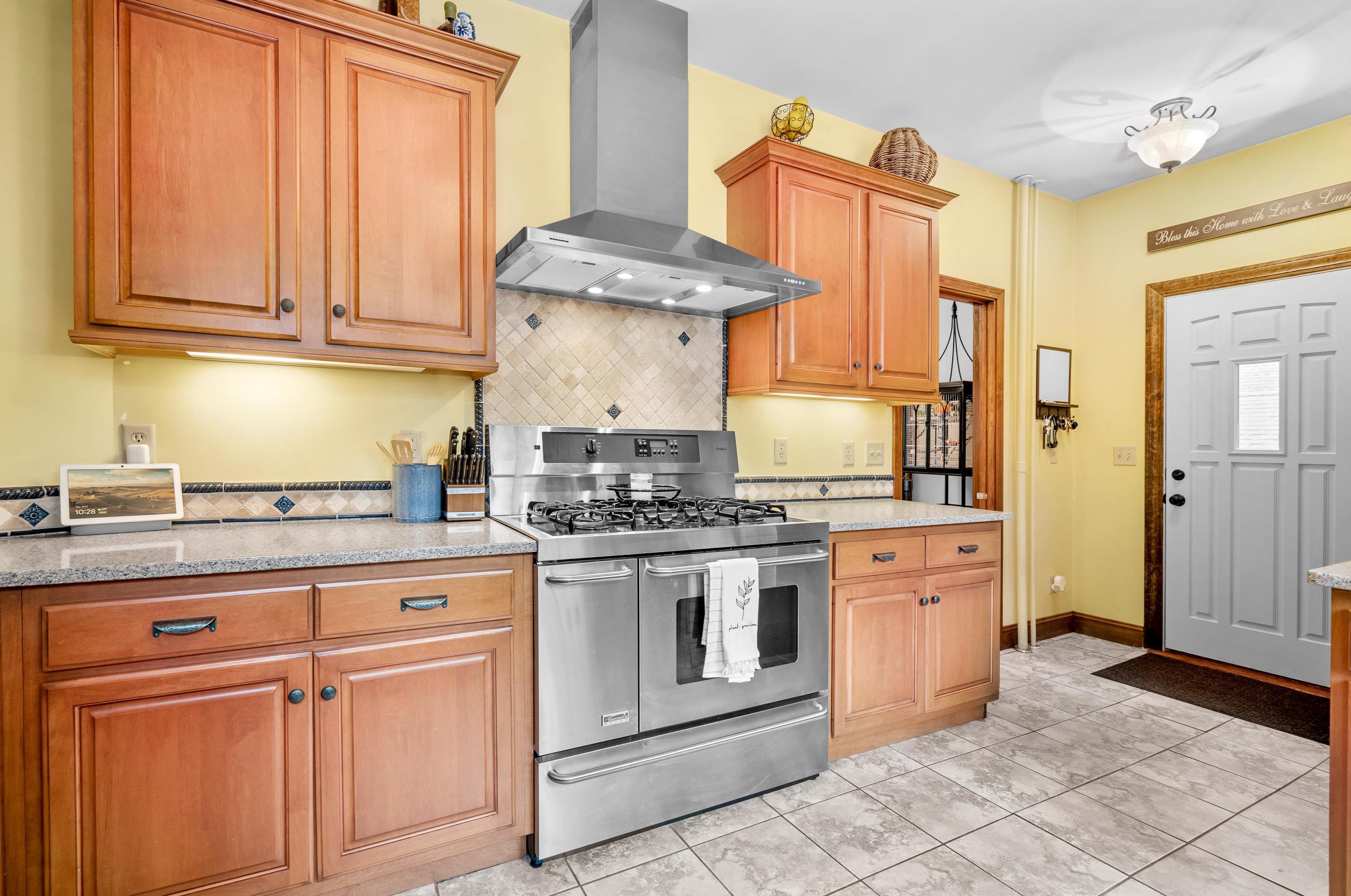 540 River Rd, Manchester NH 03104-1955 exterior