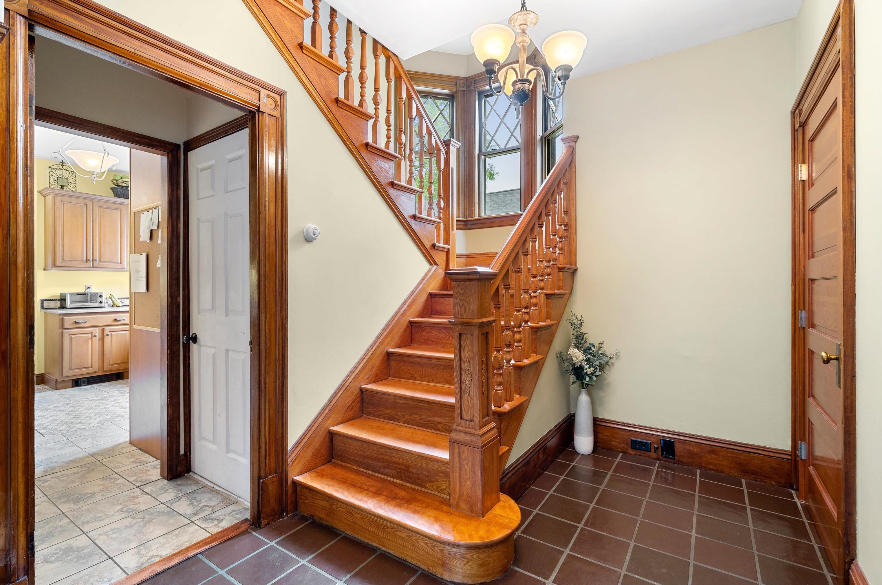 540 River Rd, Manchester NH 03104-1955 exterior