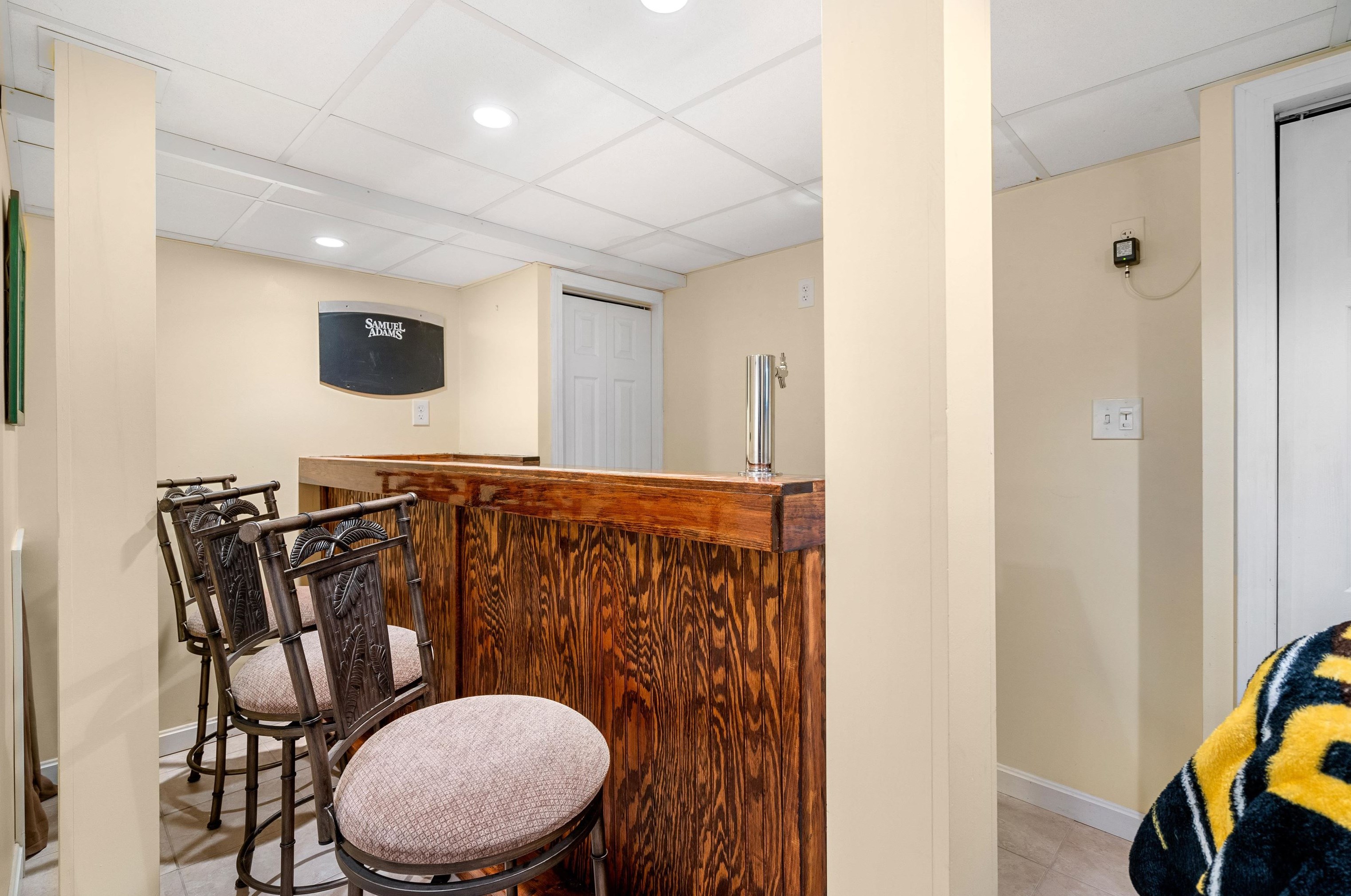 540 River Rd, Manchester NH 03104-1955 exterior