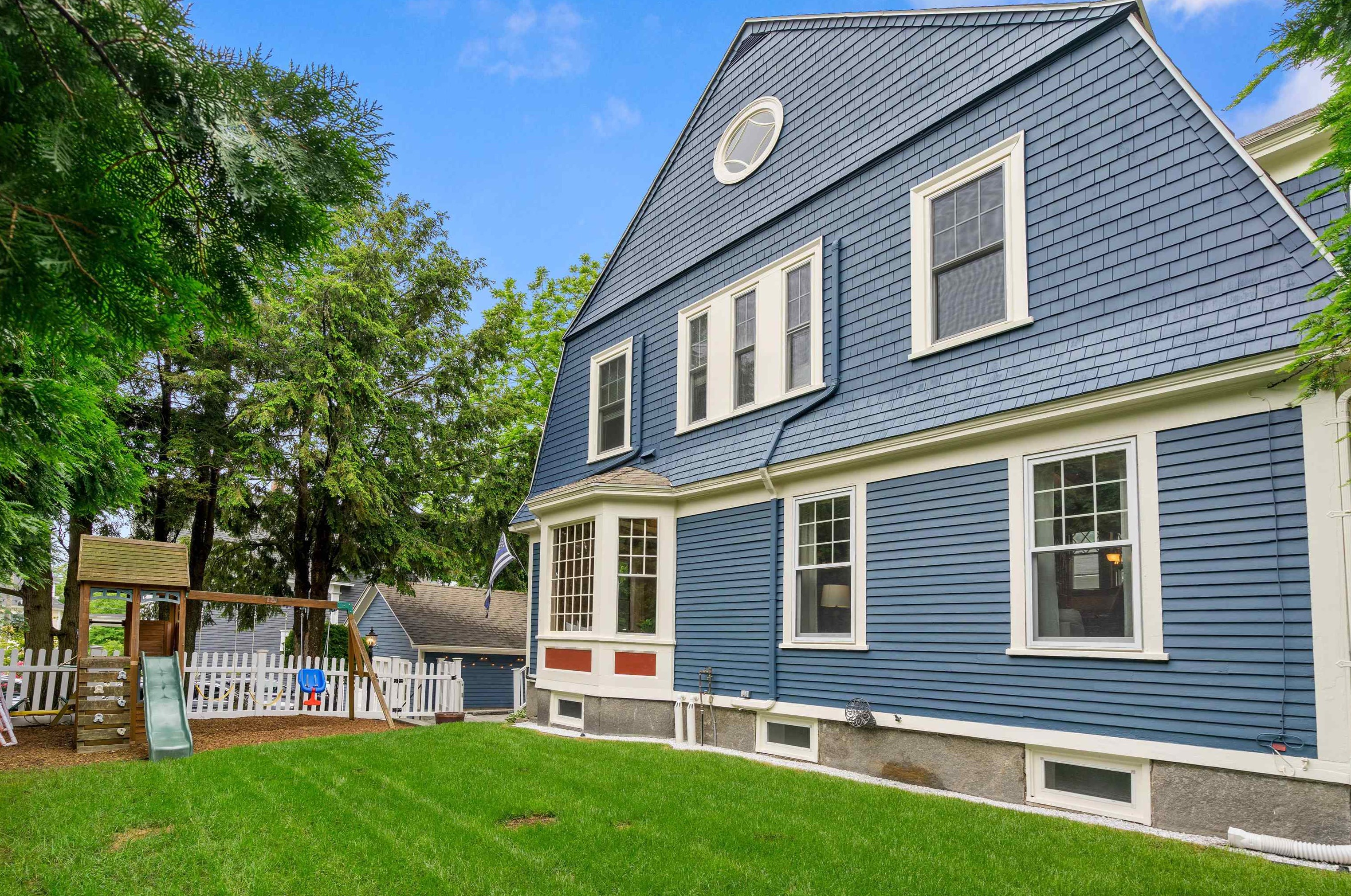 540 River Rd, Manchester NH 03104-1955 exterior